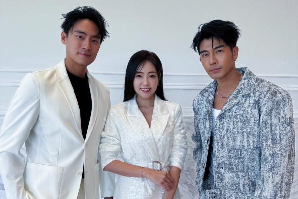 丫頭（中）、網紅CEO森田（右）和陳雋希VIC（左）南下台中參與「富一代」團隊的尾牙。（快電商提供）