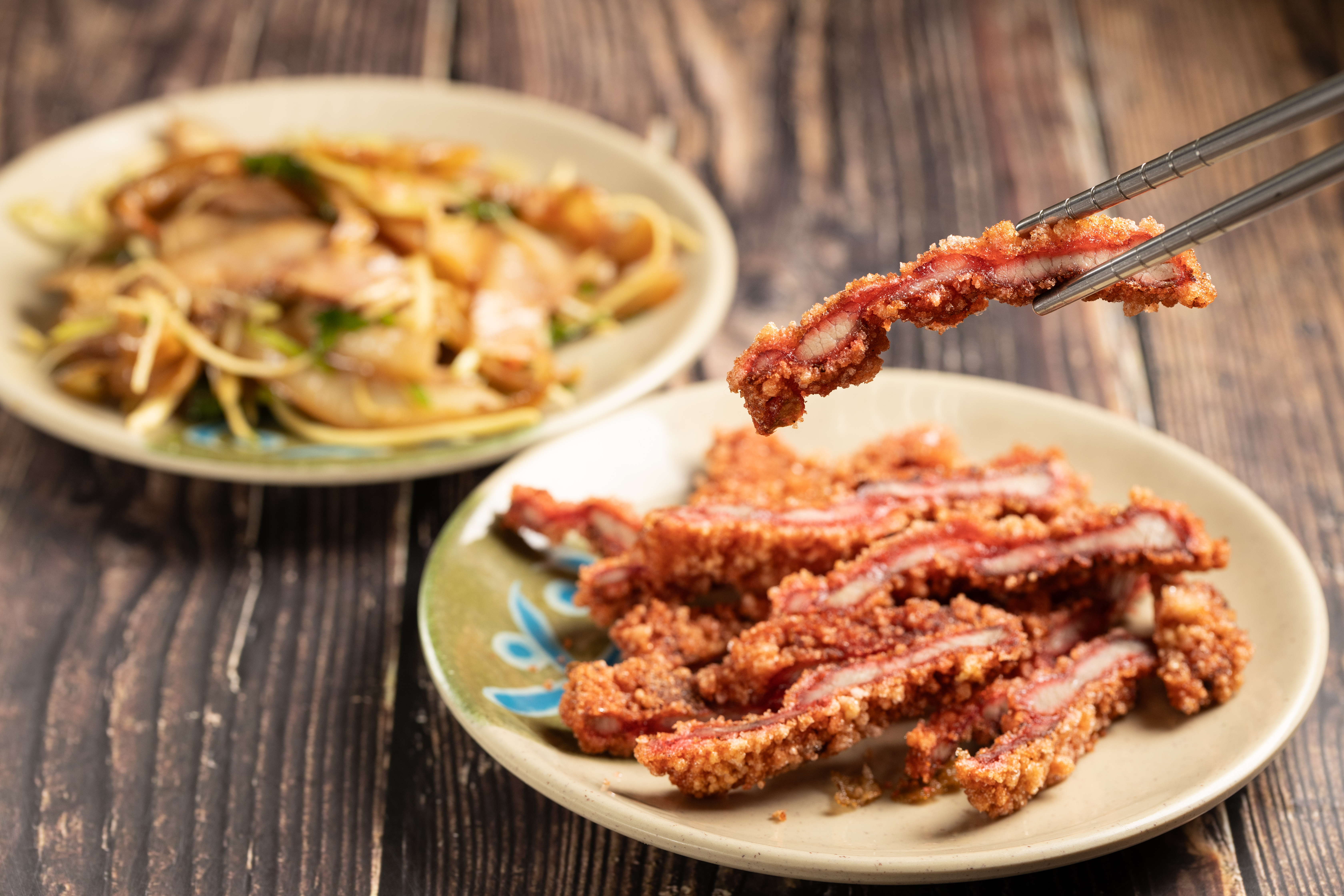 「紅燒肉」外皮炸得酥脆,肉香入味。(60元/份)