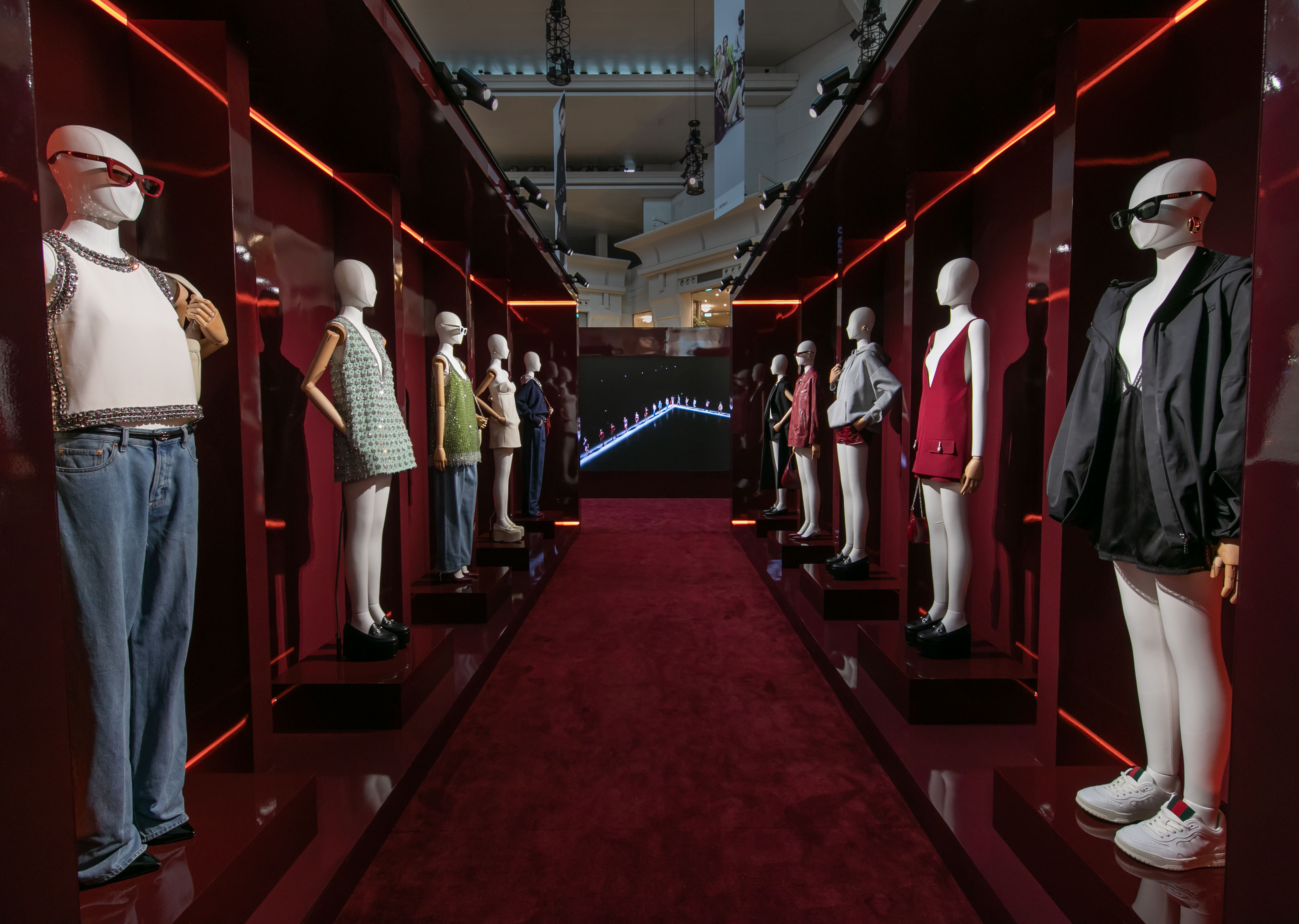 GUCCI ANCORA 時尚藝術特展中，展出10組由Sabato De Sarno操刀設計的ANCORA春夏系列女裝。（古馳提供）