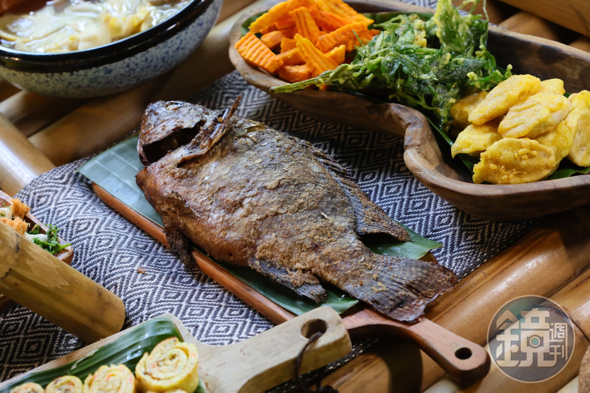 鯝事的起源吃得到直火原木烤肉、鹽烤吳郭魚、炸鬼針草、炸芭蕉等原民特色美味。
