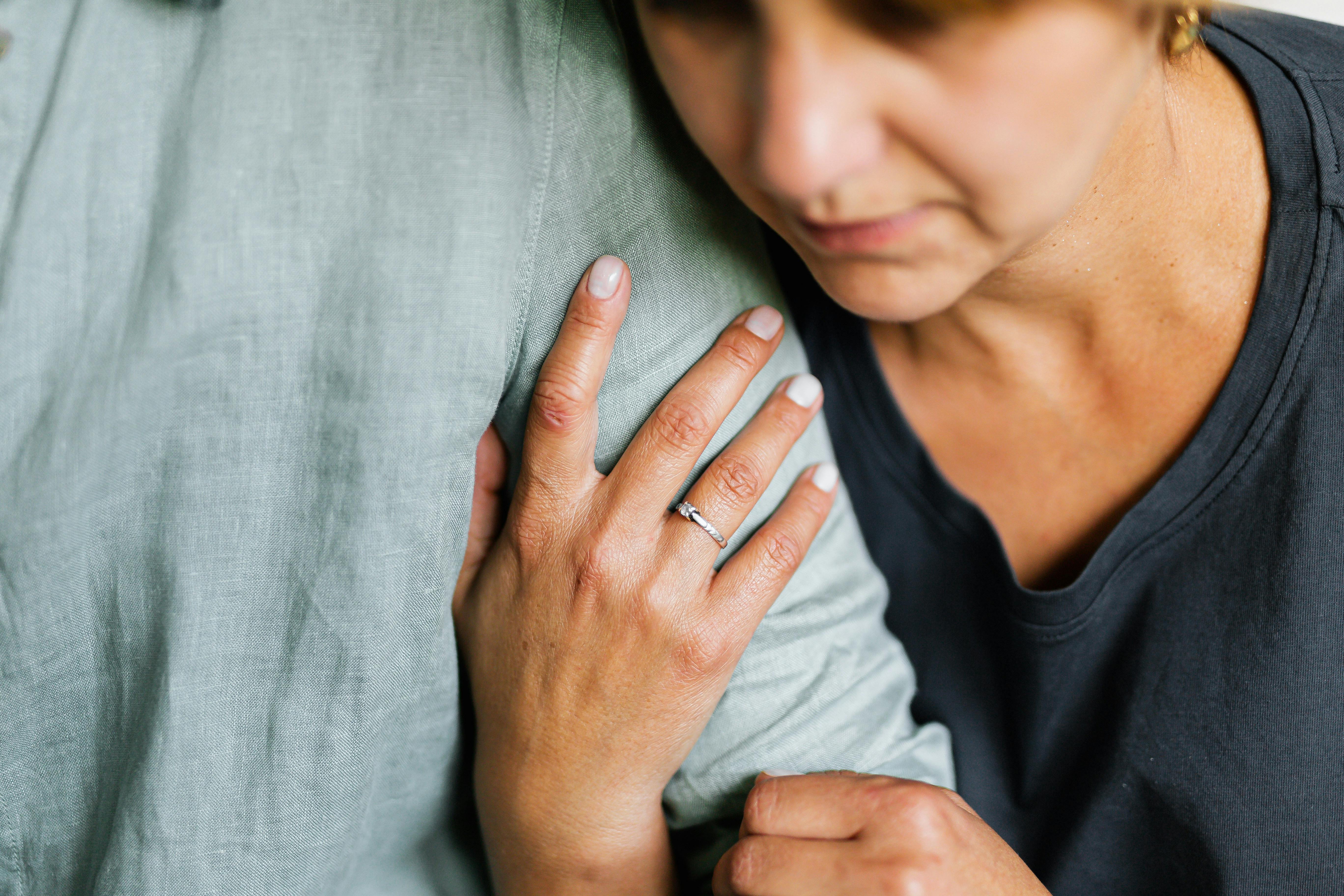 有位女性網友po文，提到50多歲的媽媽似乎已快要做出離婚的決定，該篇po文曝光引起討論。（示意圖，取自pexels）