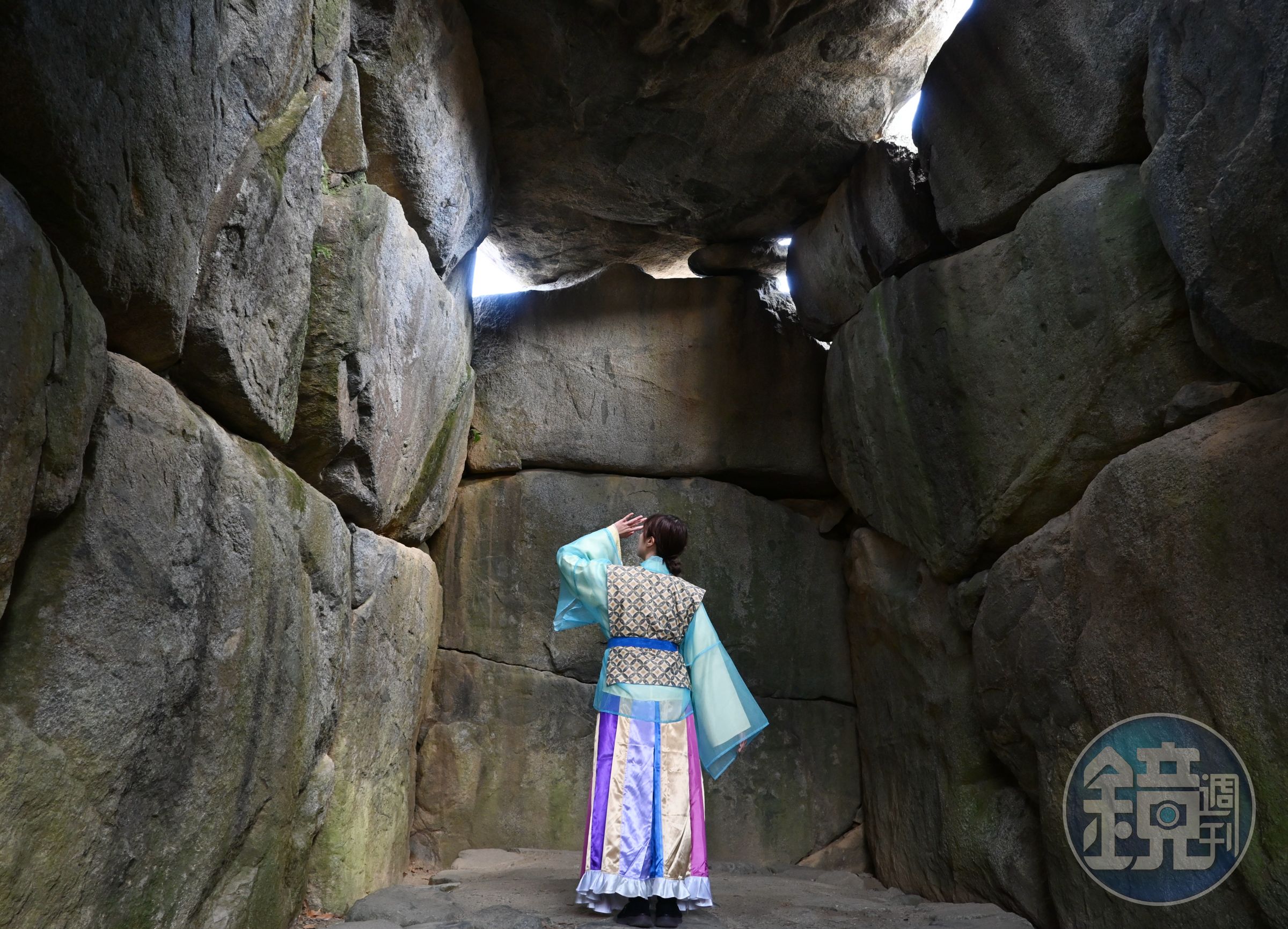 明日香村位於奈良盆地南端山麓，曾是日本飛鳥時代的政治中心，保留下多處珍貴的古墳遺跡。