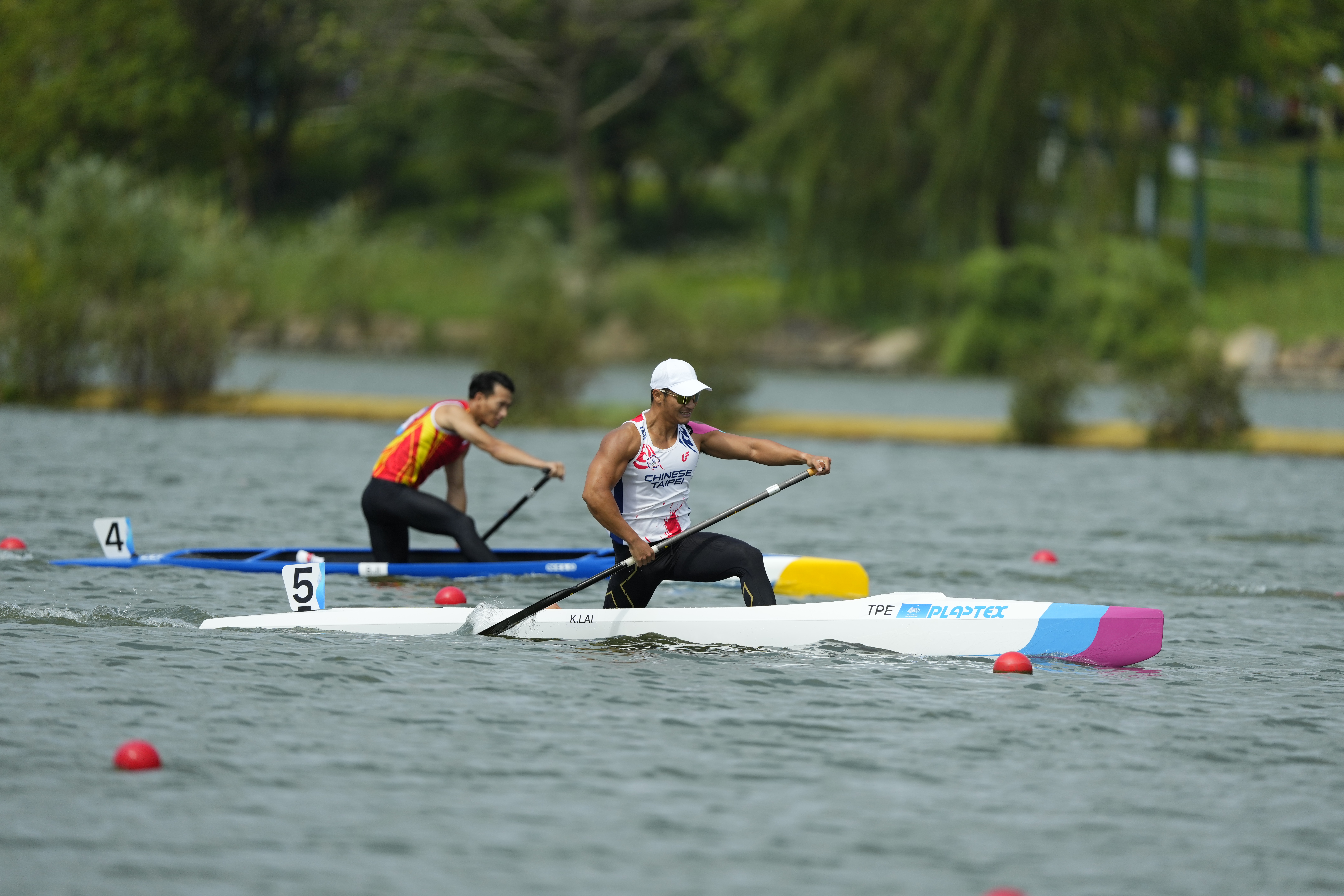 賴冠傑在輕艇競速男子C1-1000公尺決賽上演大逆轉，最終以0.052秒之差奪金。（中華奧委會提供）