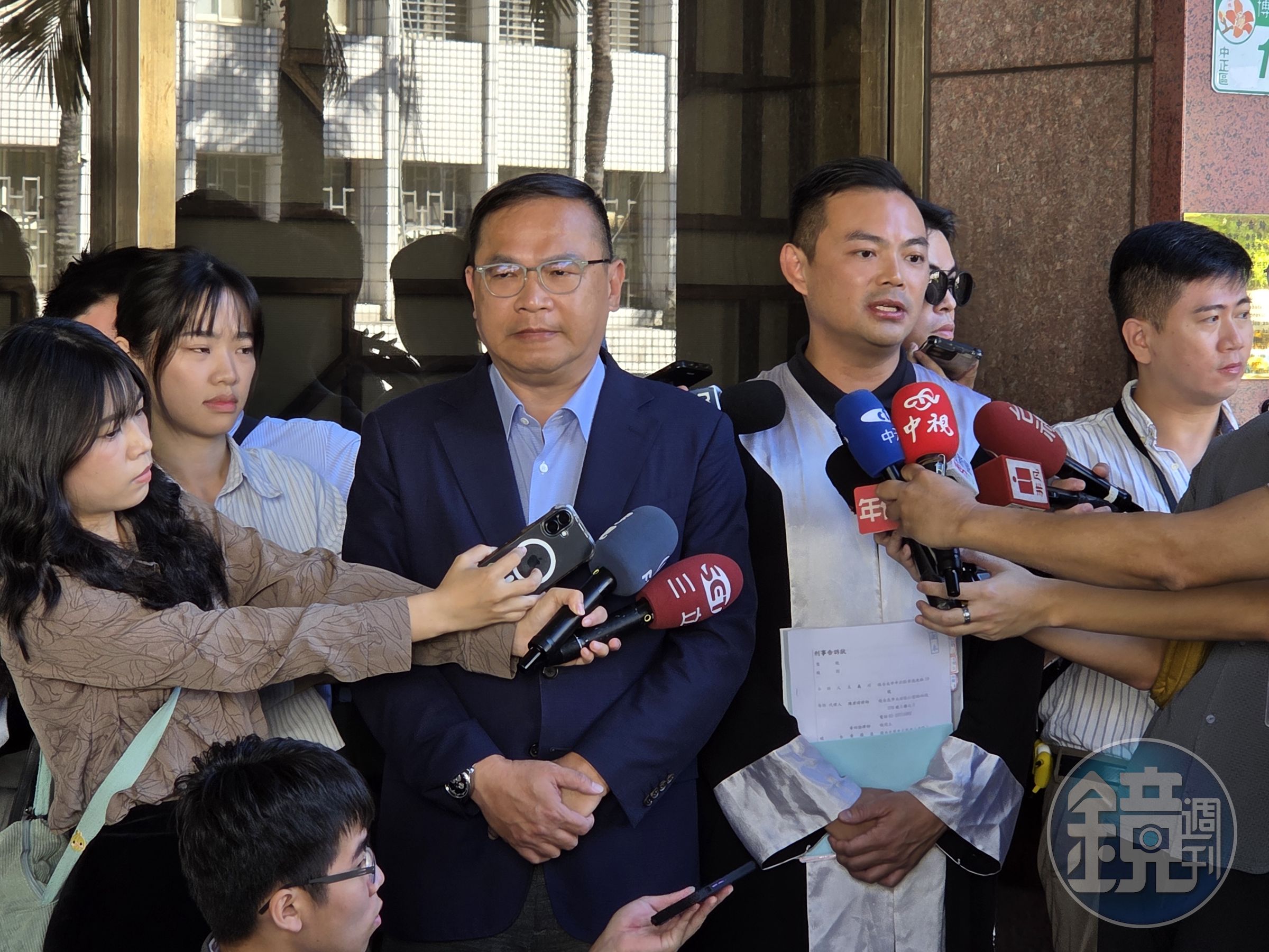 王義川今天上午在律師陳君璋陪同下控告黃國昌等7人。