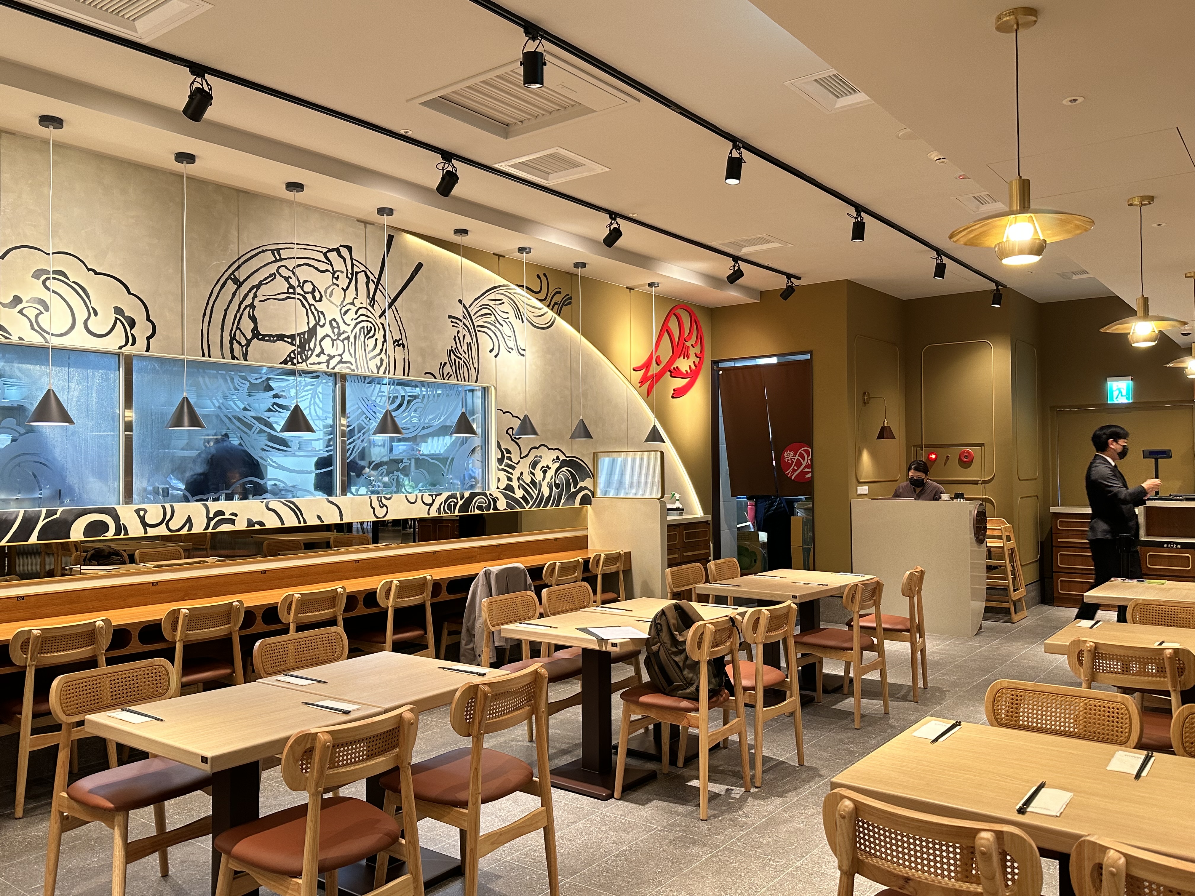 「樂蝦拉麵」12月15日正式營運，開幕前5天，全麵品買一送一。