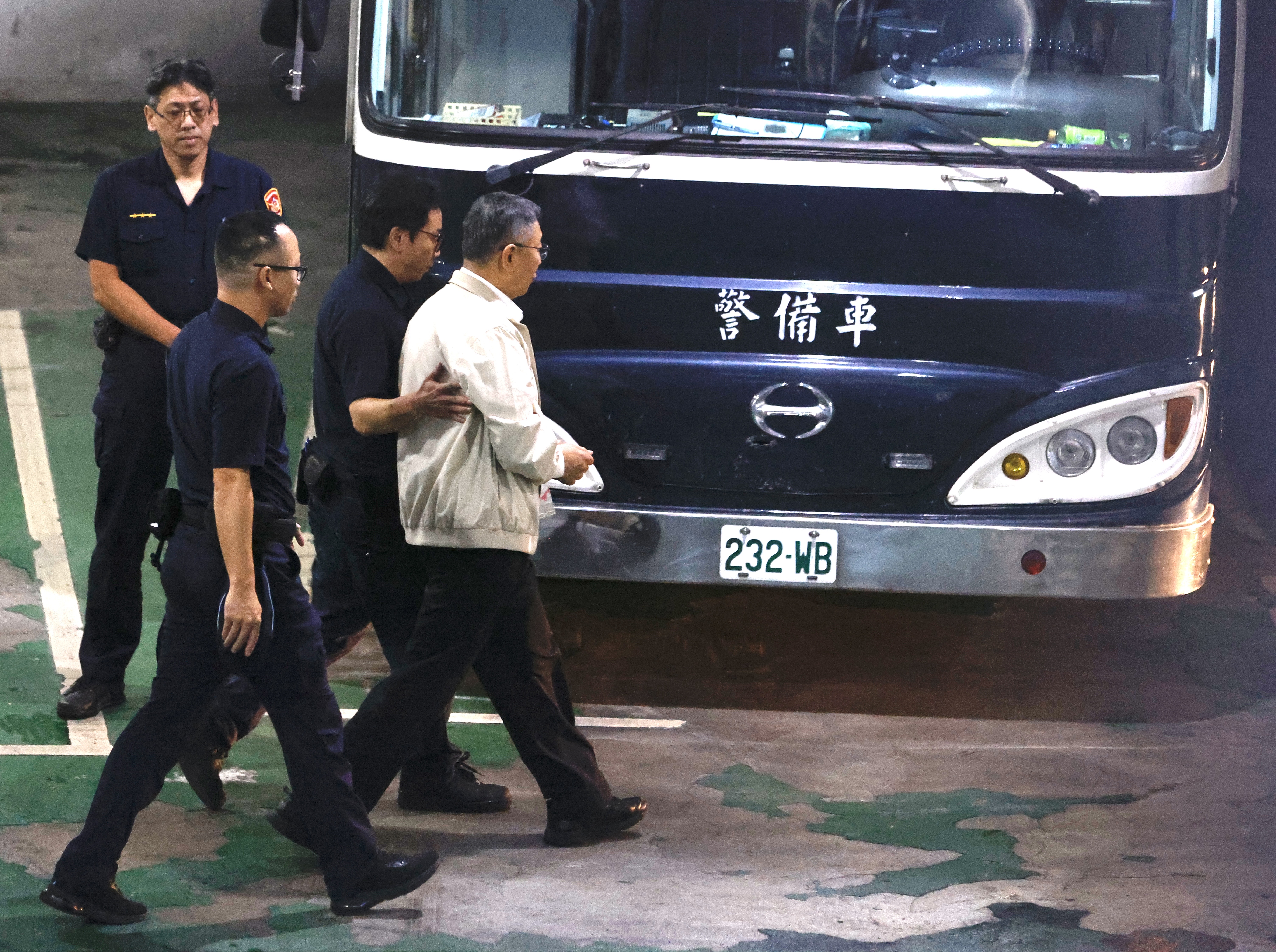 柯文哲年滿65歲，每日可以洗熱水澡。