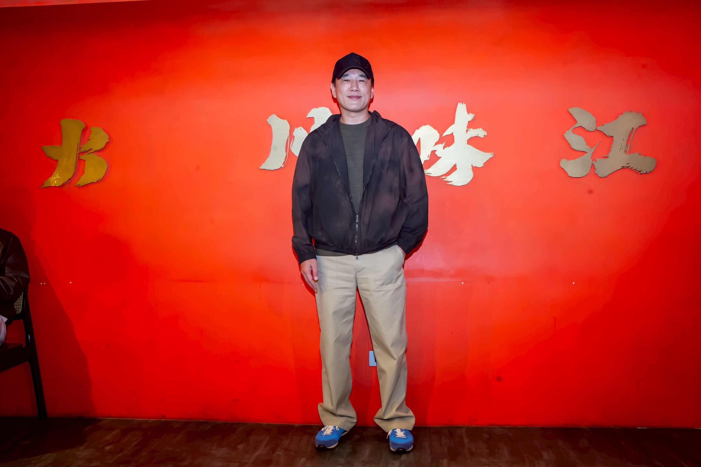 王耀慶長年耕耘對岸市場，難得回台接拍電影，從「有錢人專業戶」一轉戲路改演家有失智母親的落魄中年。（禾力文創提供）