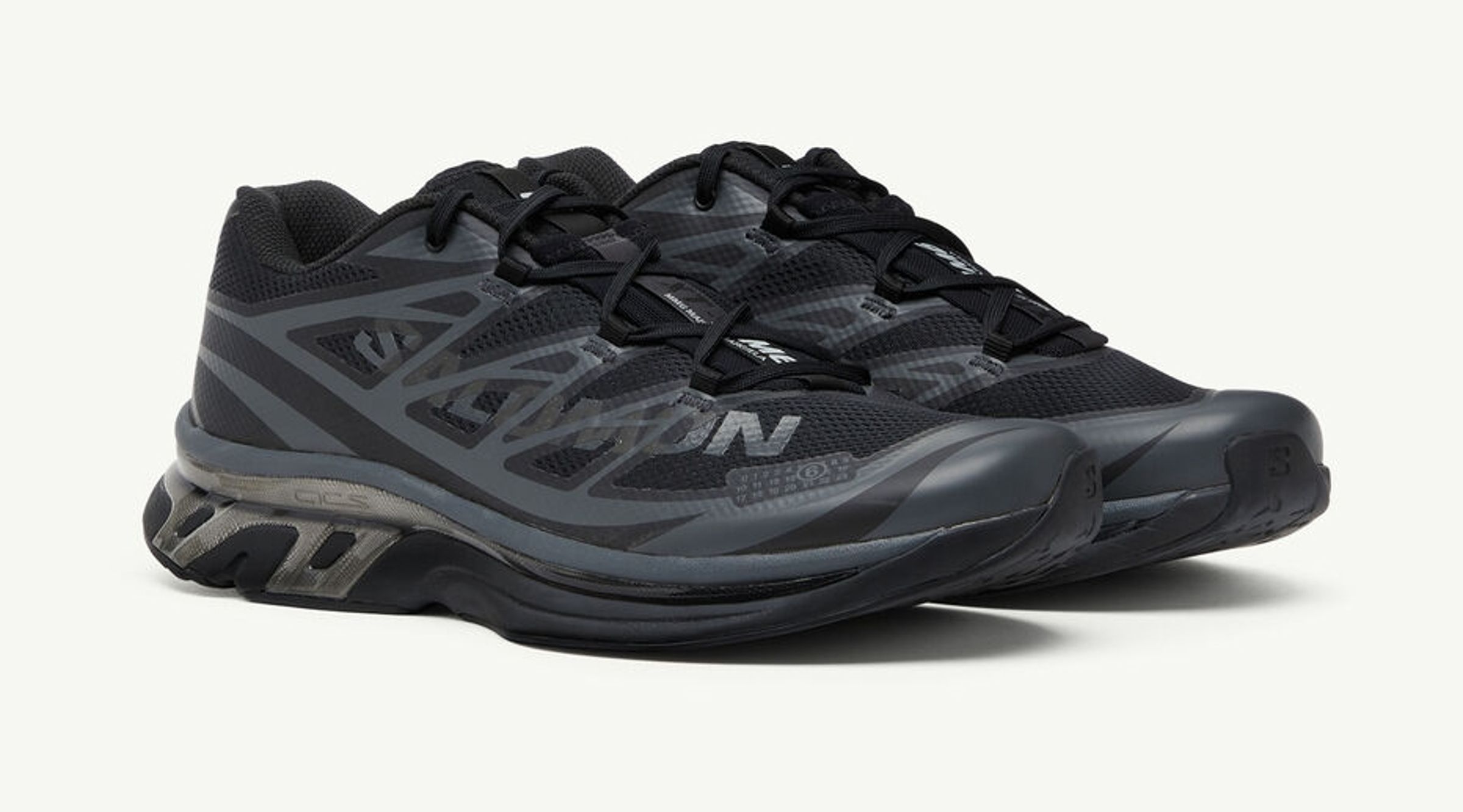 MM6 x Salomon XT質感黑越野跑鞋,NT$16,900。(onefifteen初衣食午提供)