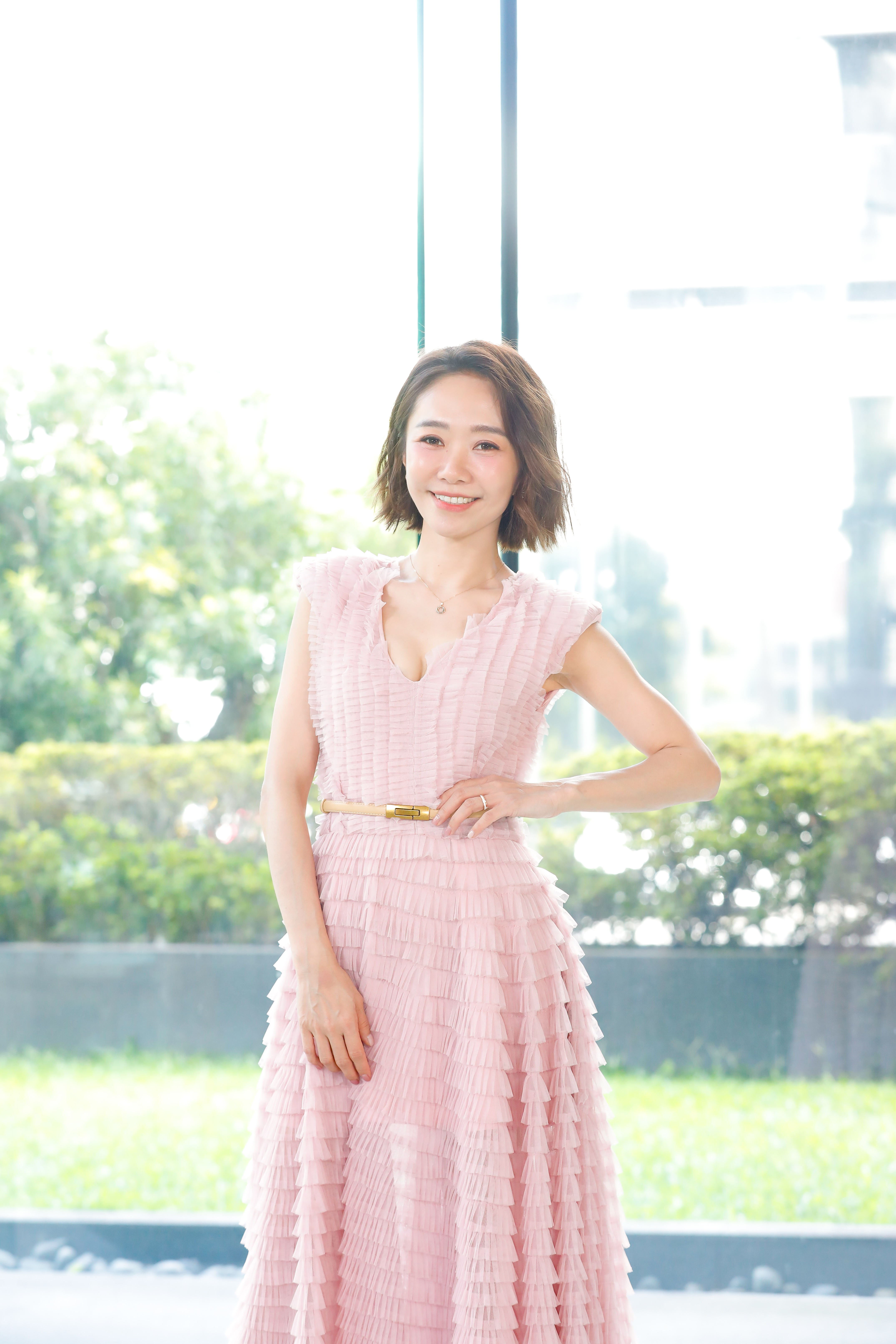 何依霈飾演江國賓的女兒。