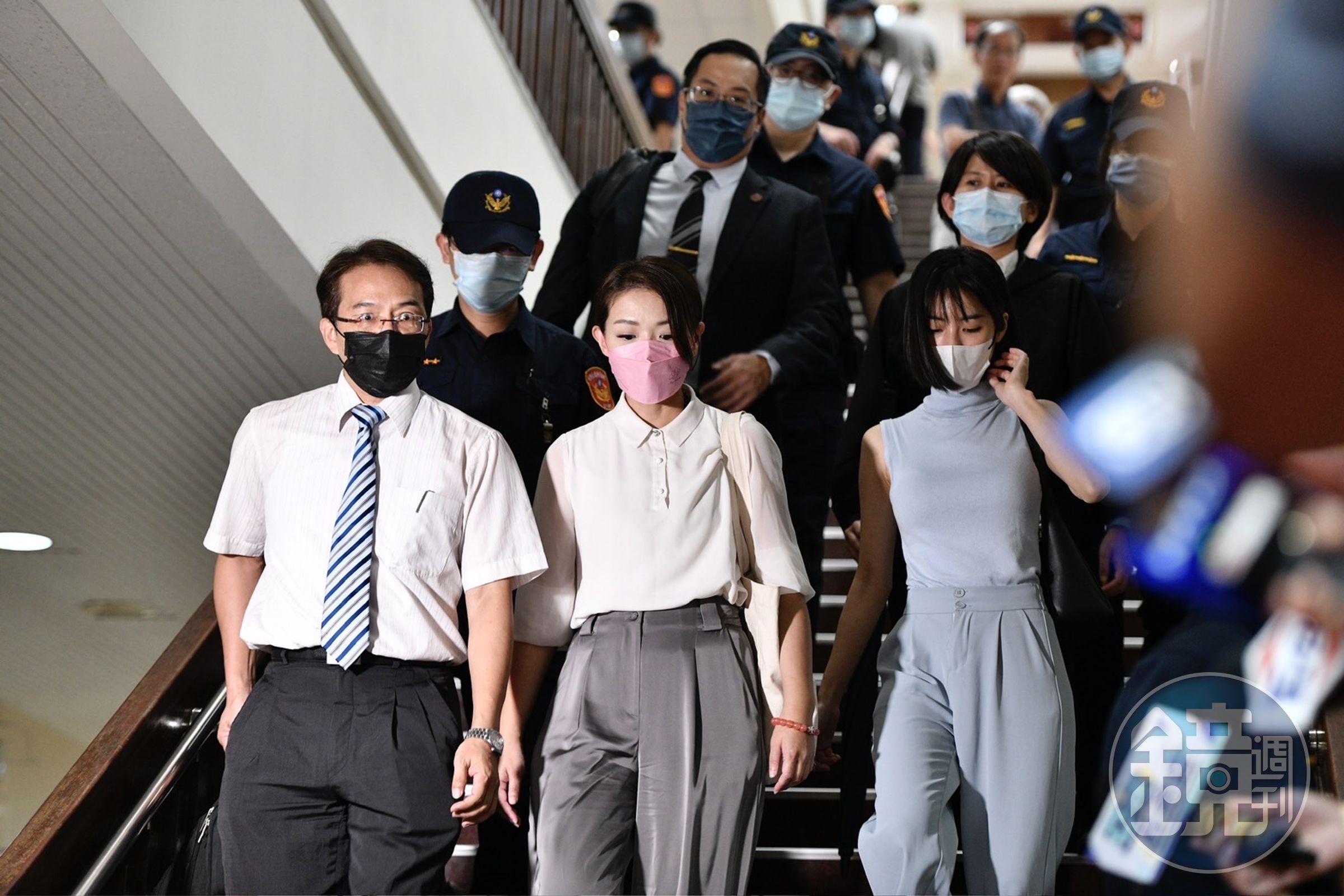 高虹安針對旅美教授陳時奮（筆名翁達瑞）自訴誣告案出庭。