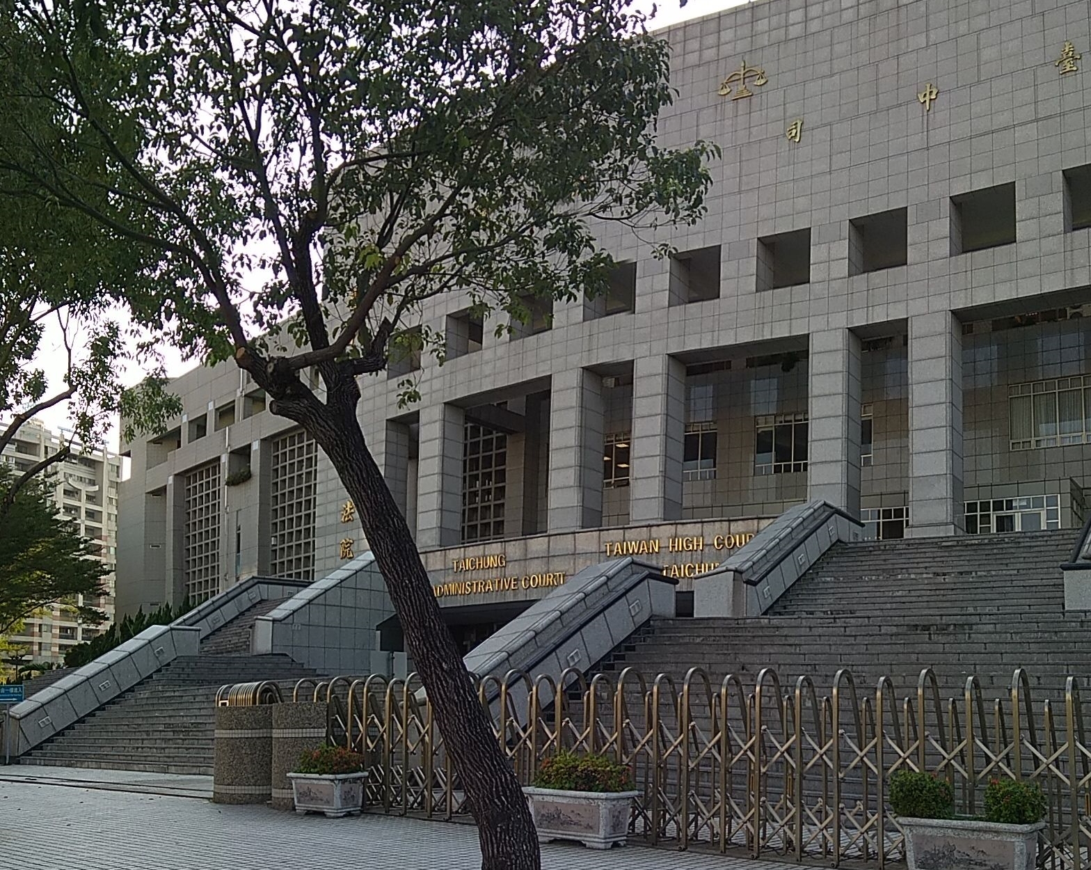 台中高分院法官駁回囂張小三的上訴，維持原判，黃女與林男必須賠償原配40萬。（本刊資料照）