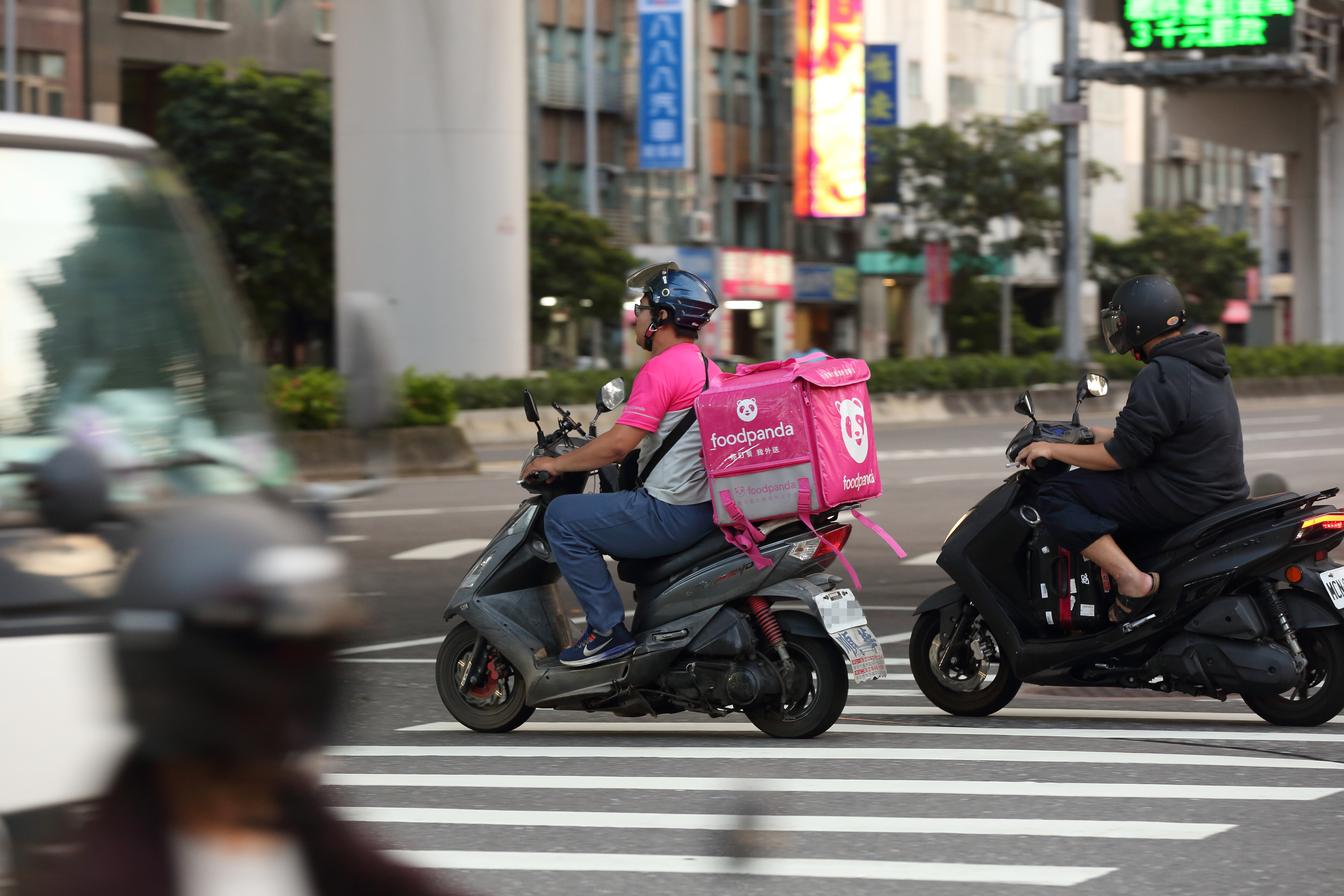 善用兼職雙投保與延後請領機制，可在不改變制度的情況下，有效拉高勞保年金給付水準。