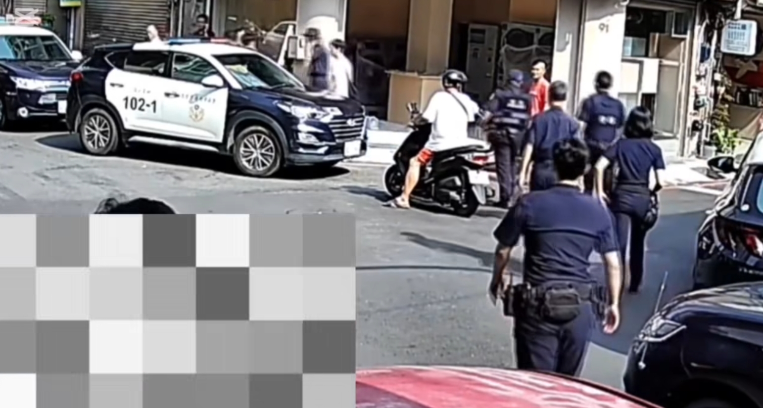 畫面看起來有4台警車到場,警力也不少。(翻攝自爆料公社)
