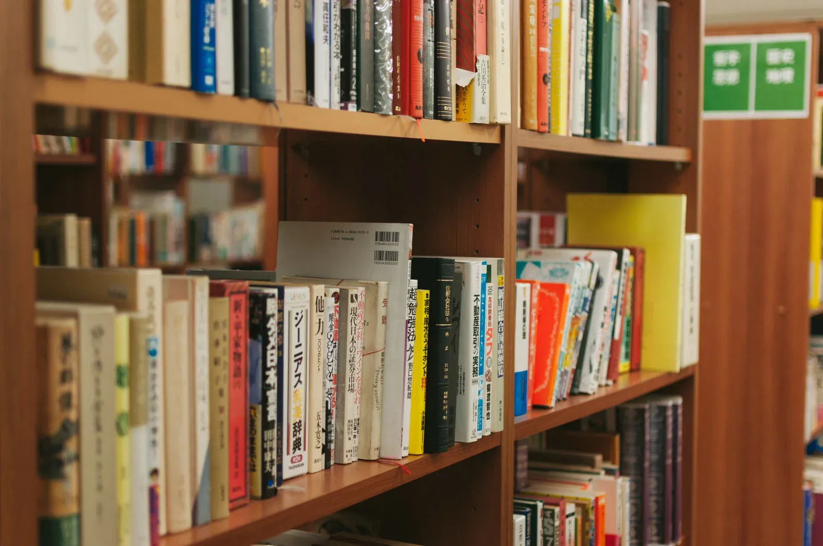 日本六本木高中「圖書館濺血」,女高中生持刀猛刺女同學。(示意圖;pakutaso)