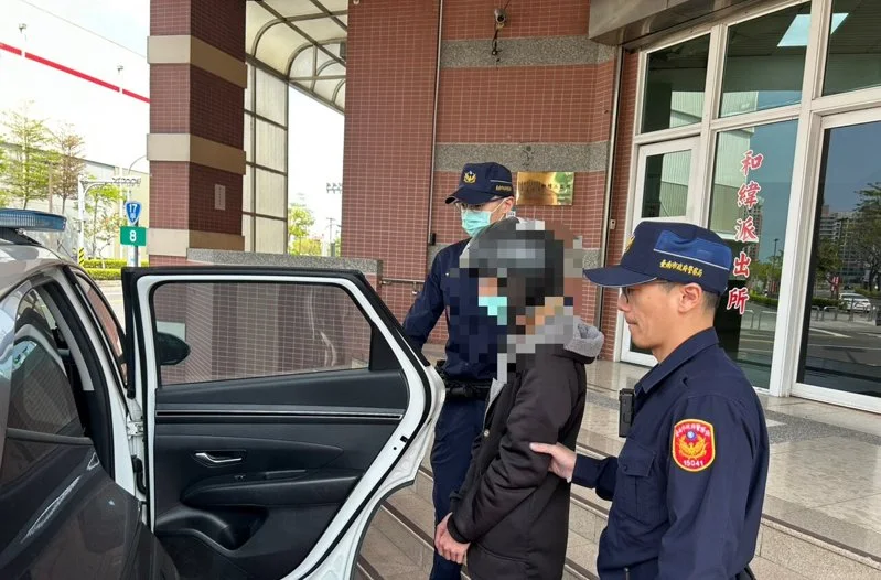 台南市北區昨晚驚傳凶殺案，姚姓男子持刀刺傷黃姓男子，黃男重傷不治。（翻攝畫面）