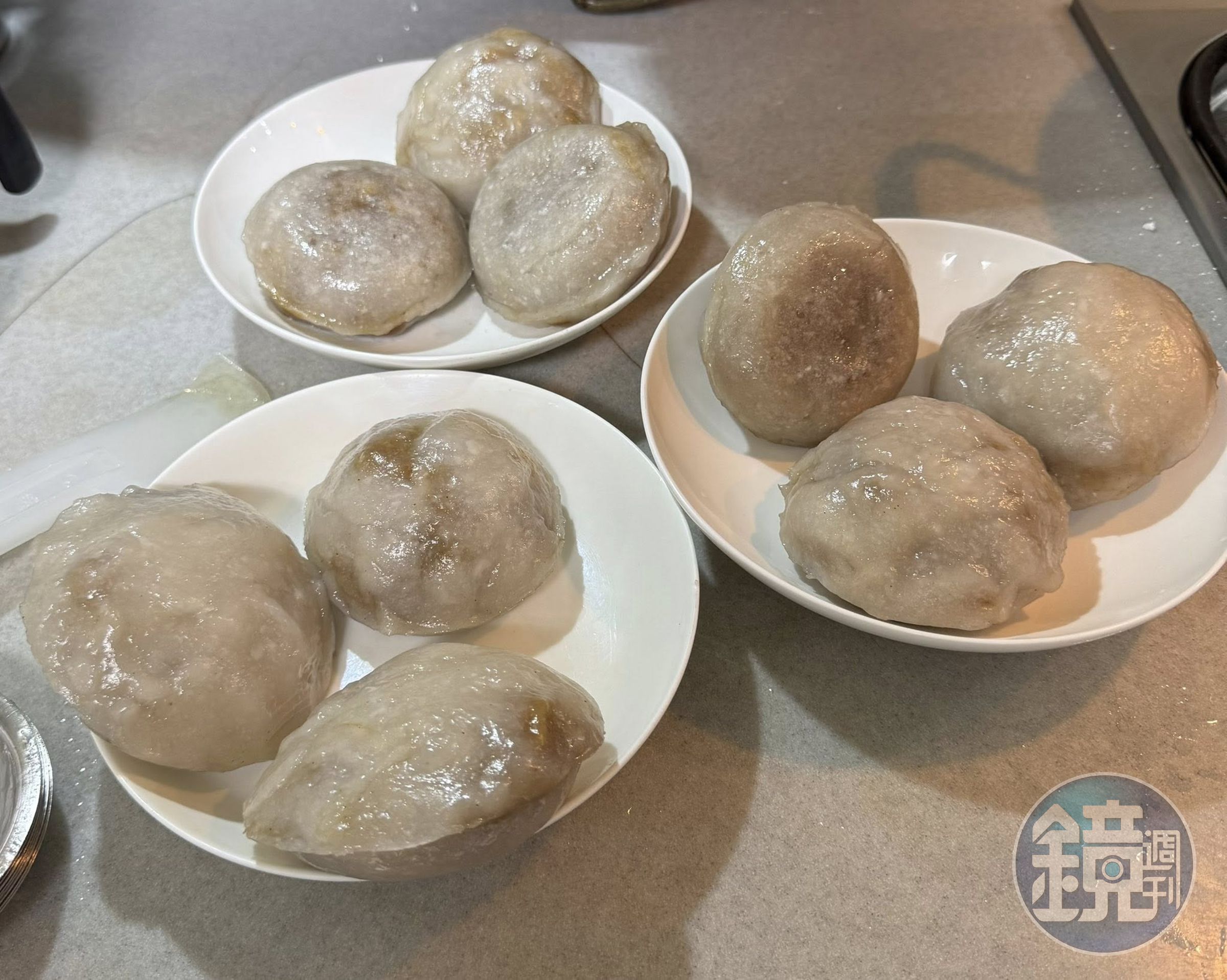 脫模後的肉圓其實可以直接吃。