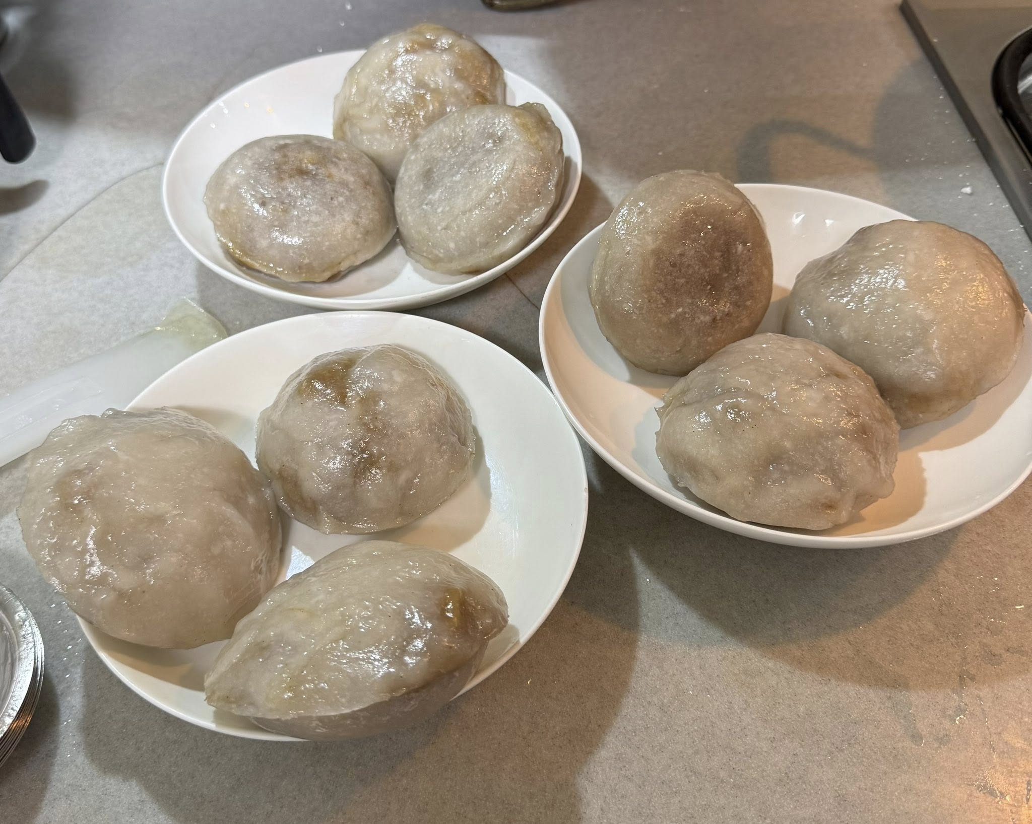 脫模後的肉圓其實可以直接吃。