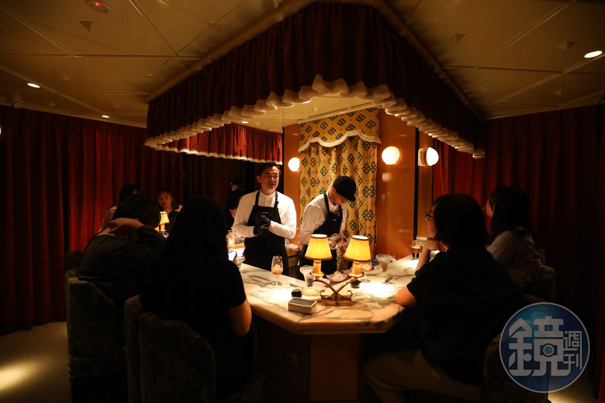 Chef Season大膽打造台灣首見的「Speakeasy甜點師的料理劇場」，並由本人親自出演。