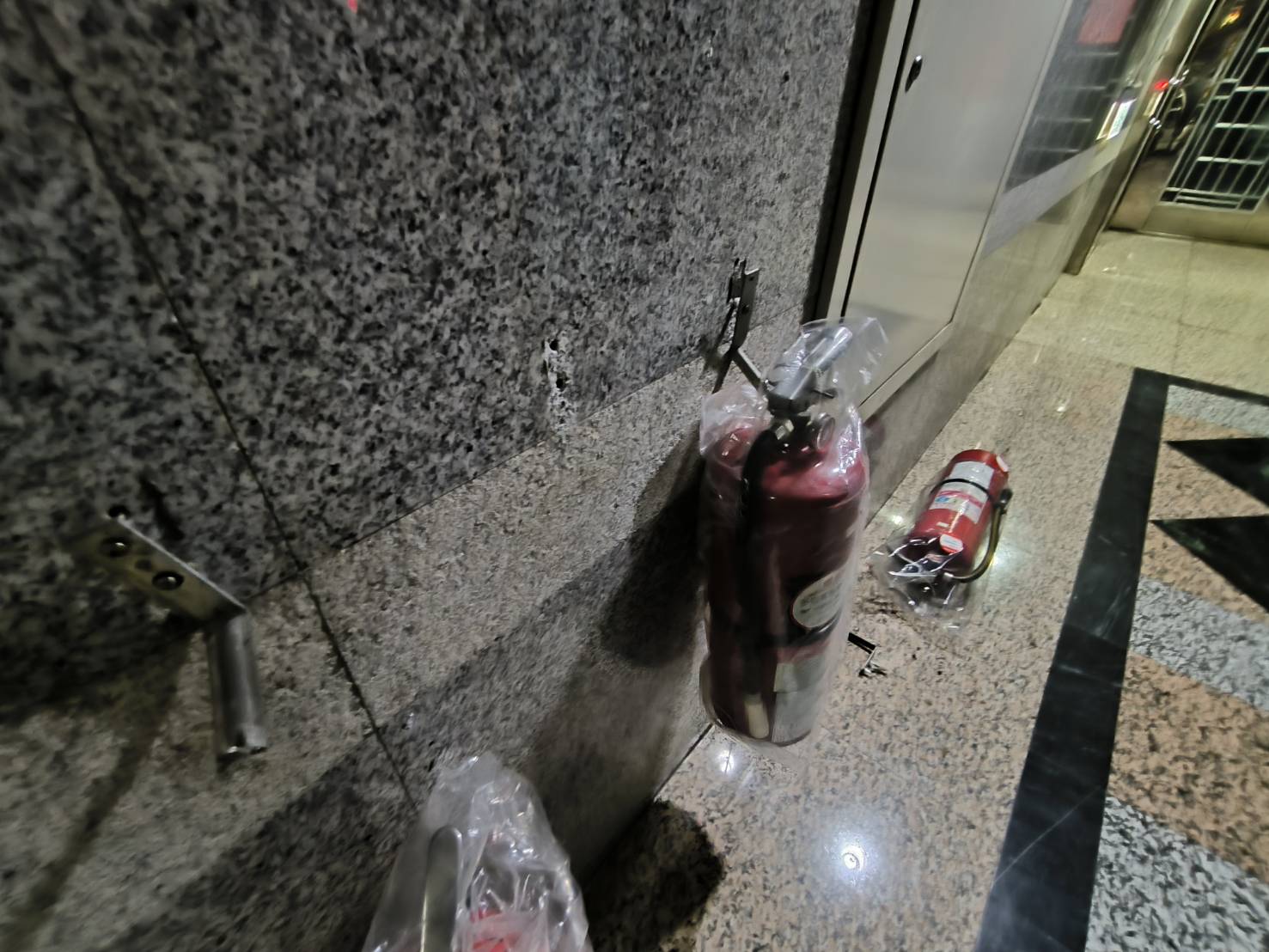 地震來襲時，不管身在何處都需要培養自保的應變能力。