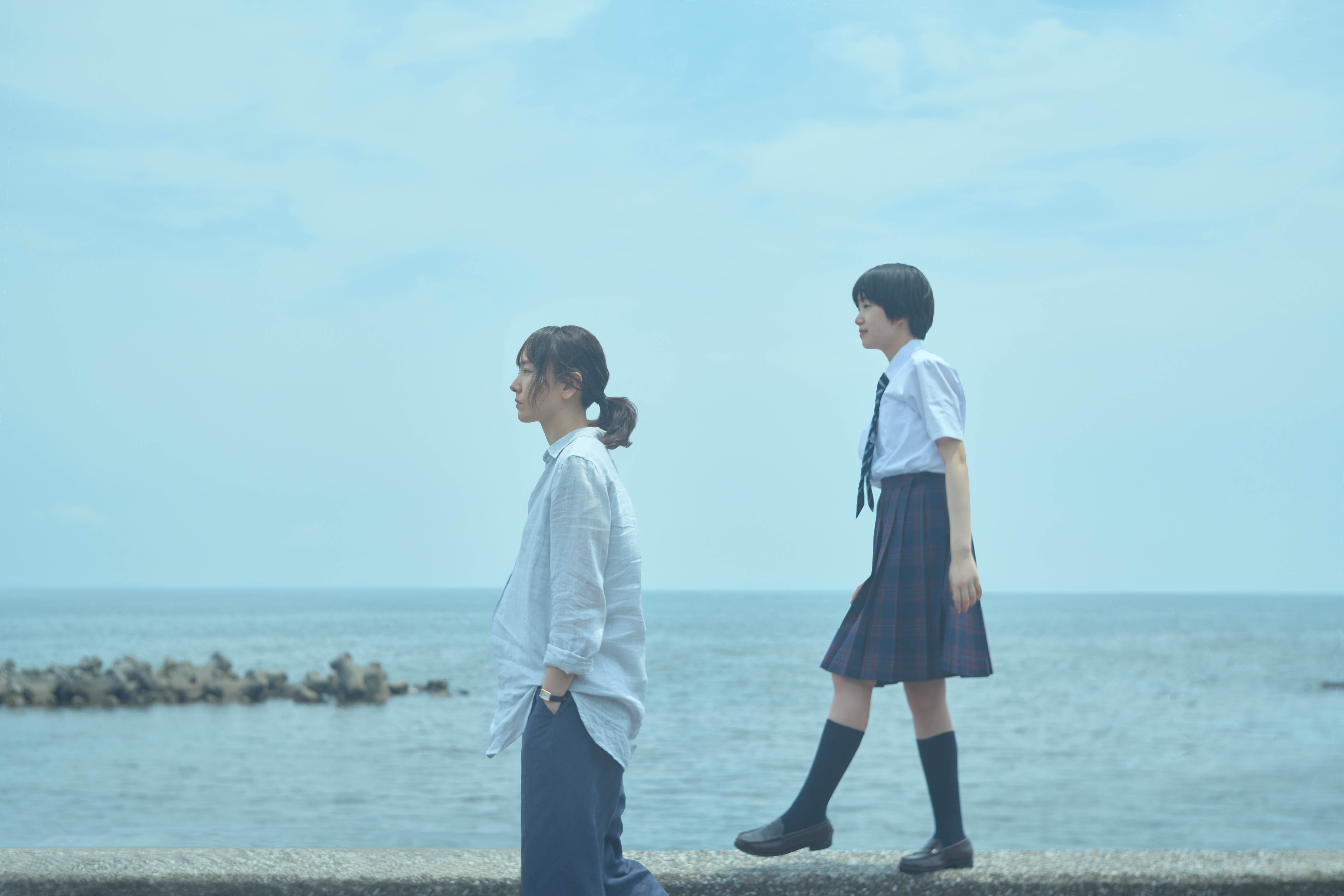 新垣結衣(左)在《異國日記》中與美少女早瀨憩（右）同住一個屋簷下。（天馬行空提供）