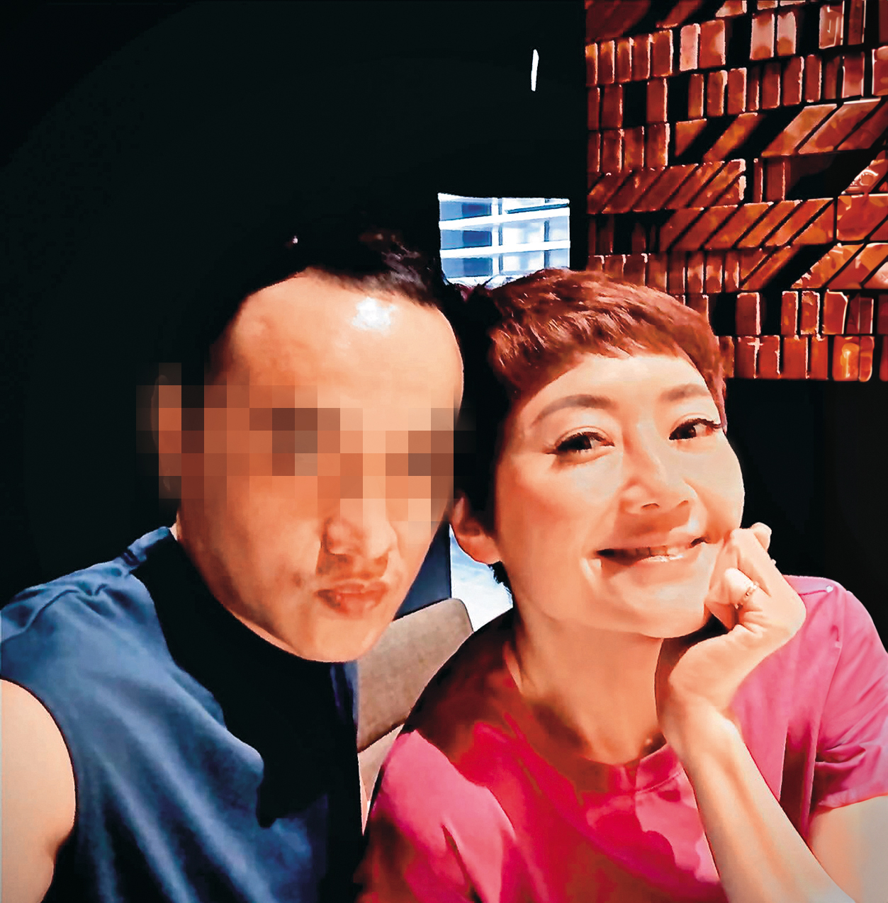 四月起，劉曉憶（右）幾乎三天兩頭就打卡放閃Jay（左）。（翻攝自Jay IG）