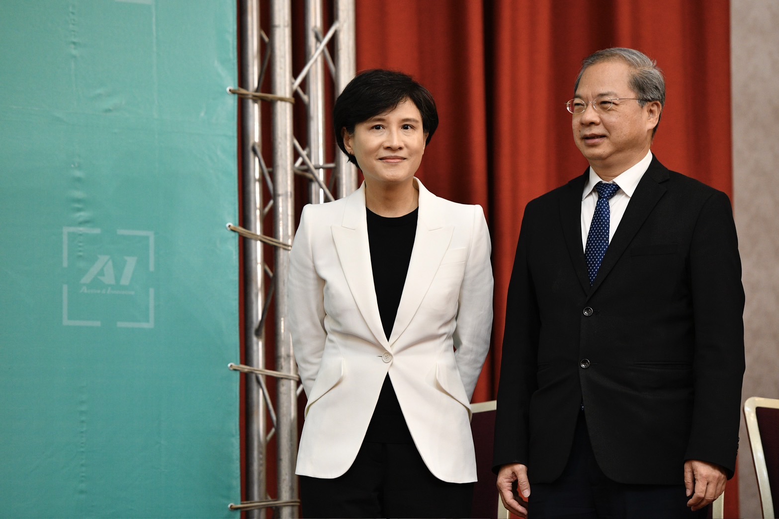 賴清德正式公布首波內閣名單，行政院三長由卓榮泰、鄭麗君、龔明鑫接任。