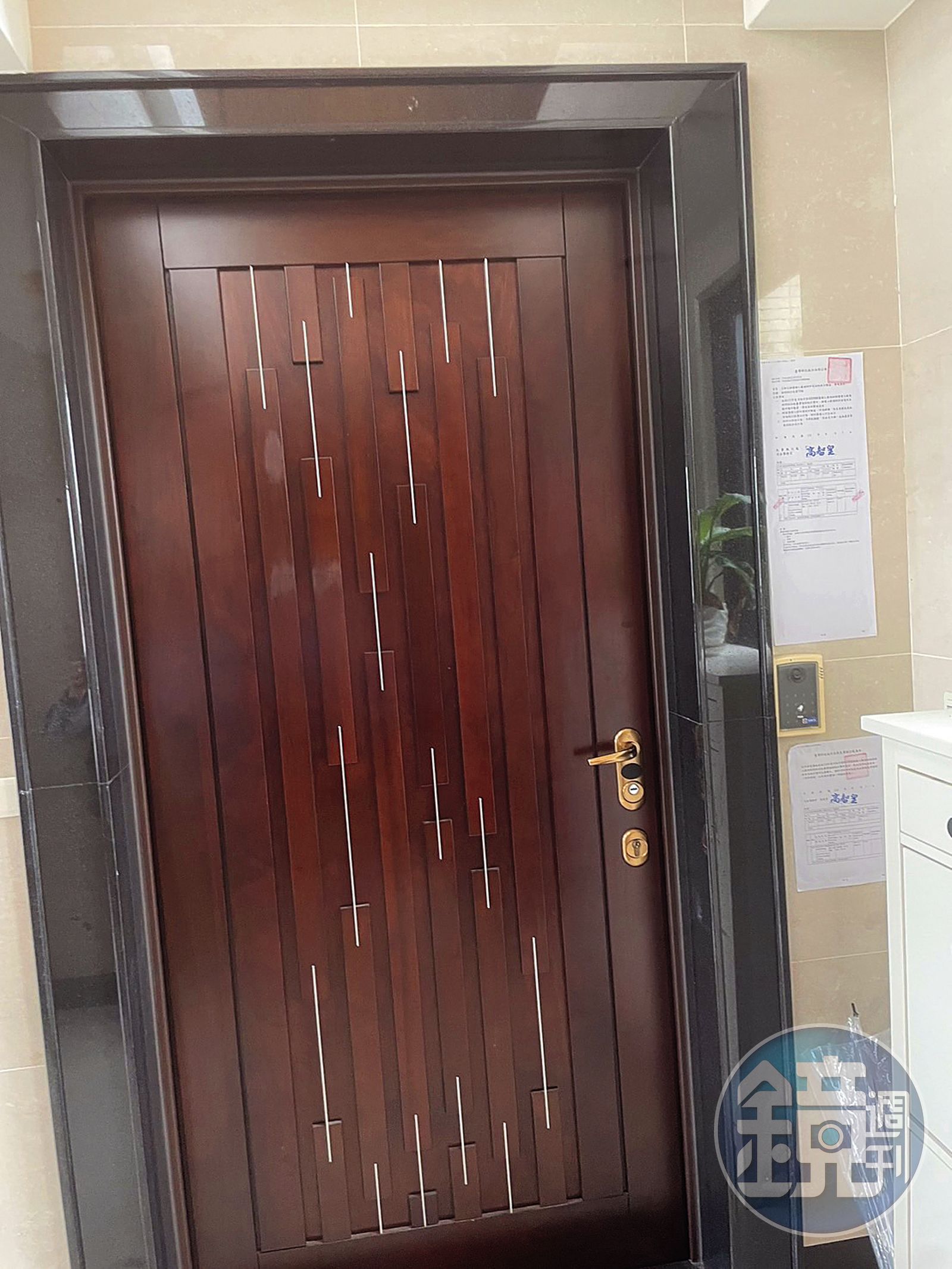 去年戴維斯的住處就因為沒有給付撫養費遭法院查封。（讀者提供）