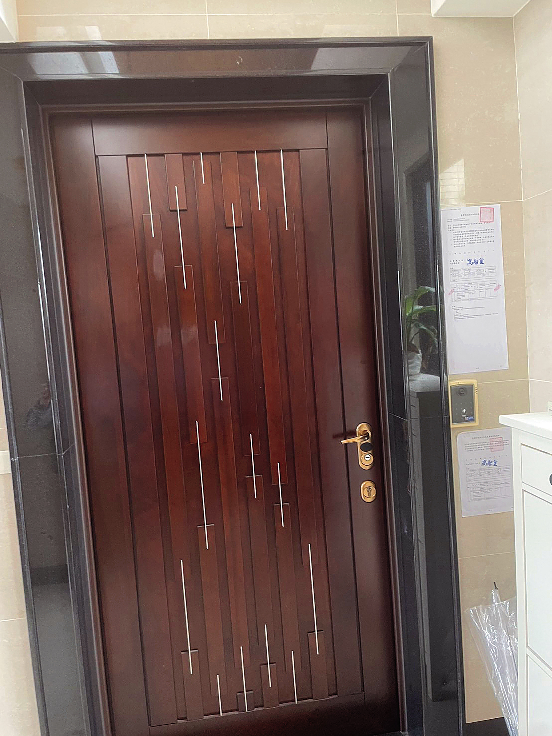 去年戴維斯的住處就因為沒有給付撫養費遭法院查封。（讀者提供）