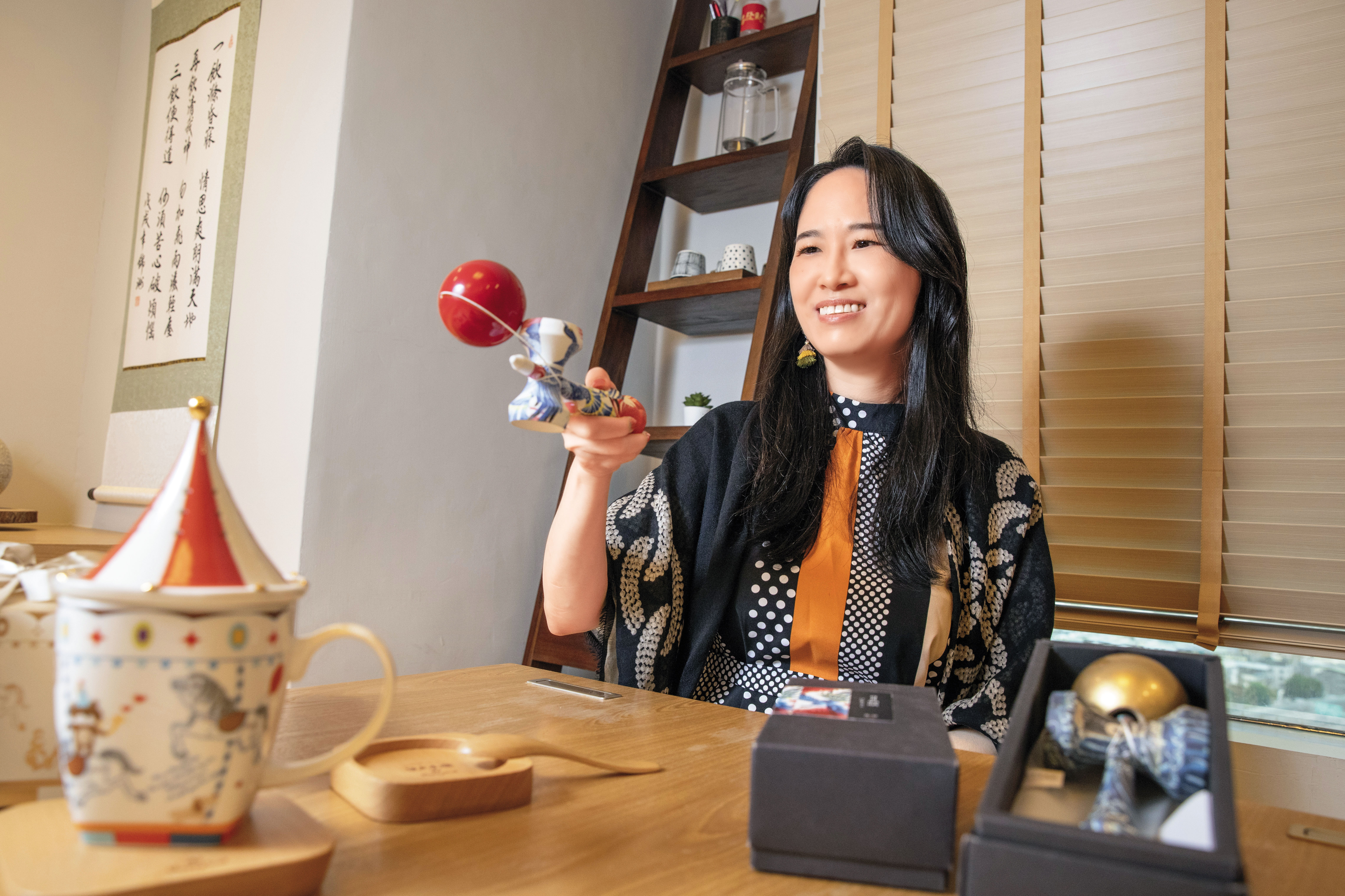 透過AB帳戶長短線布局策略，莎拉克服投資心魔，獲利亮眼。