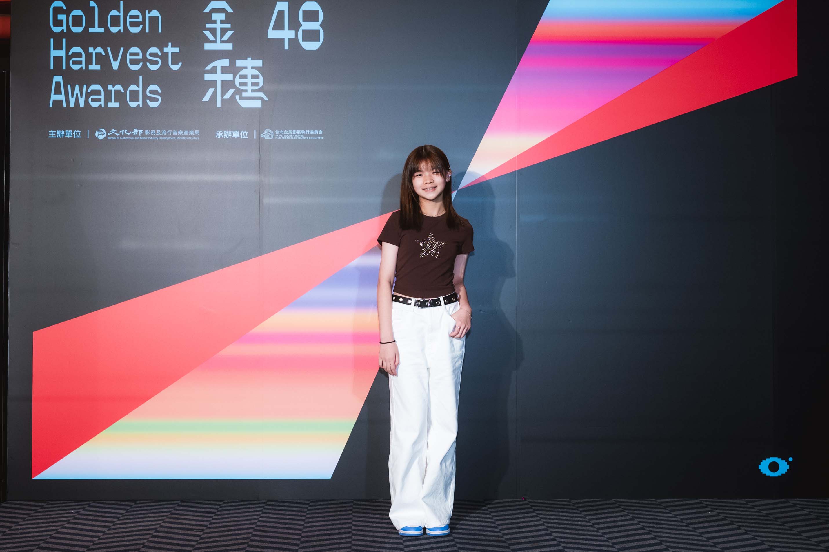 曾獲金馬獎最佳新演員的鄭又菲女大十八變,亮麗出席金穗獎為主演的新片《抓耙仔》宣傳造勢。(金馬執委會提供)