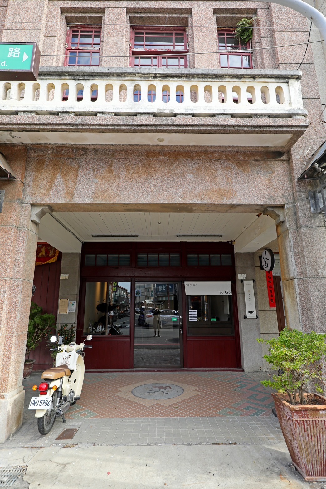 東北季風低調的藏身於丁家古厝當中。