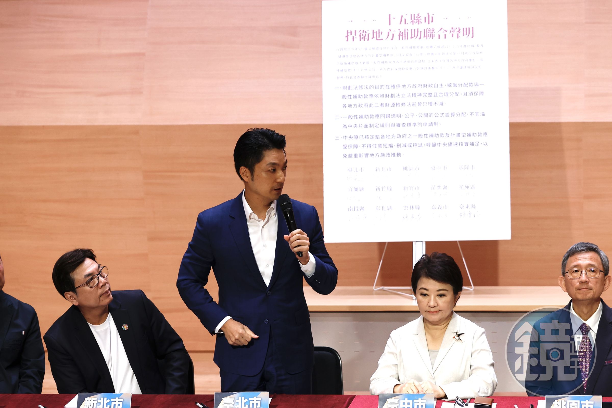 蔣萬安今在15縣市長記者會中嗆要「地方包圍中央」，爭取地方自治的主體性。