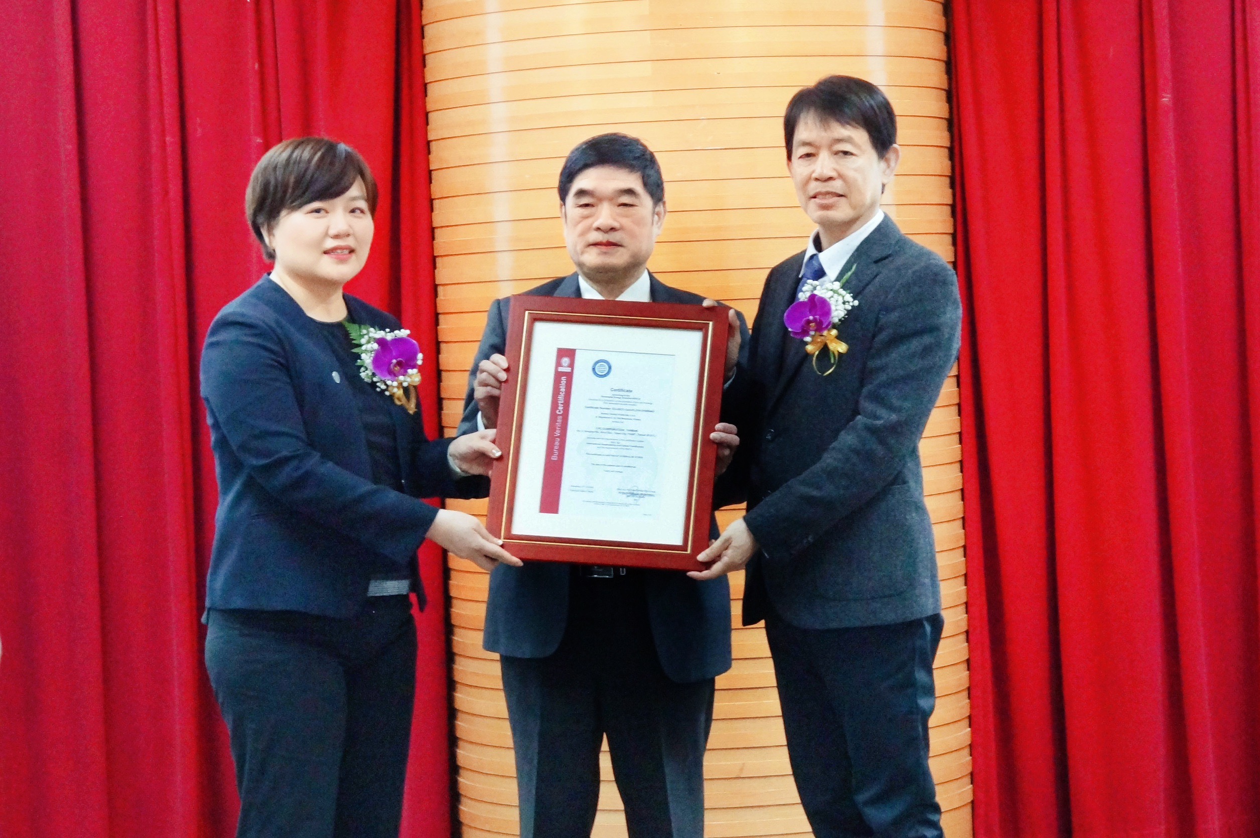 台灣中油今日獲得法商必維集團驗證事業部頒發永續航空燃油供應商資格證書。（台灣中油提供）