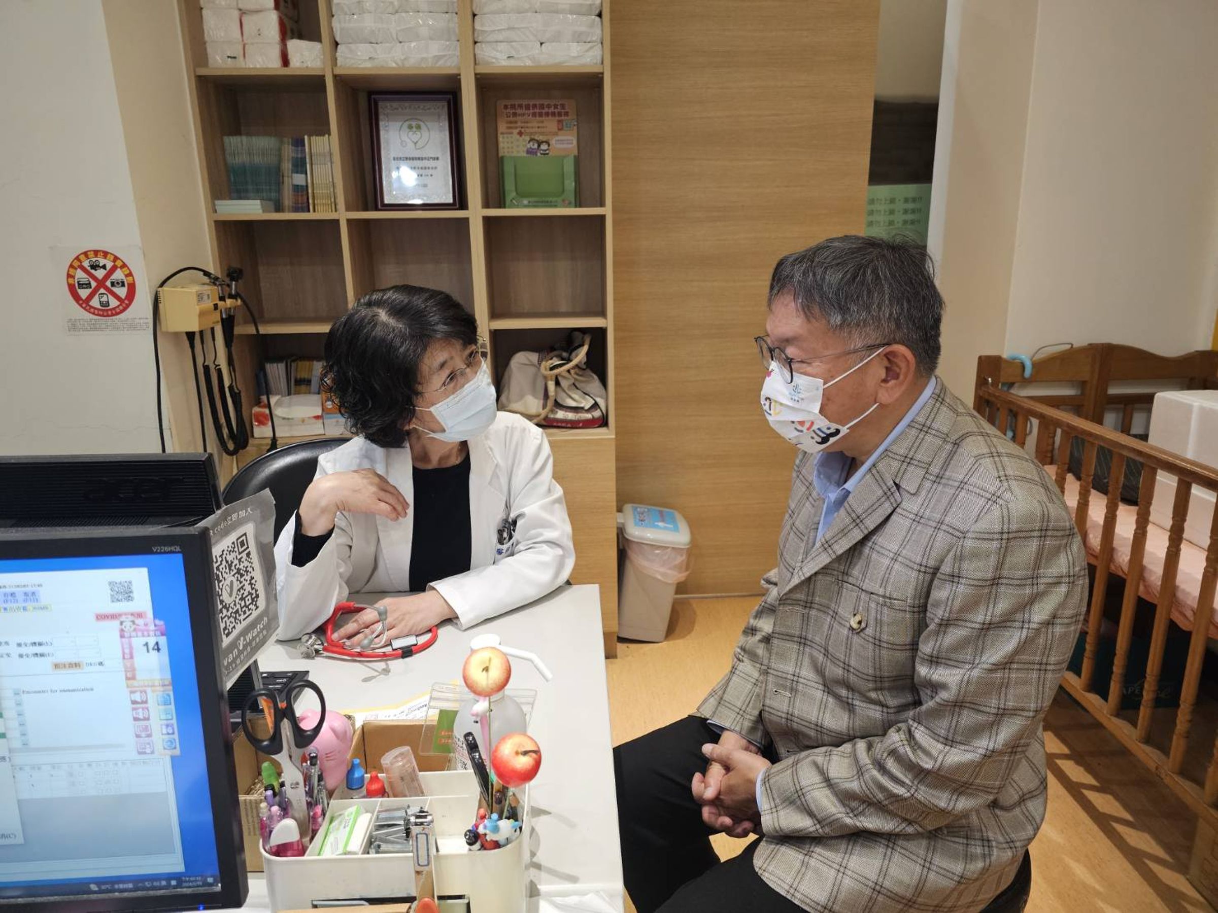 陳佩琪再控監控中心清晨6點就打電話，他們醒來大概就甭睡了。（翻攝臉書）