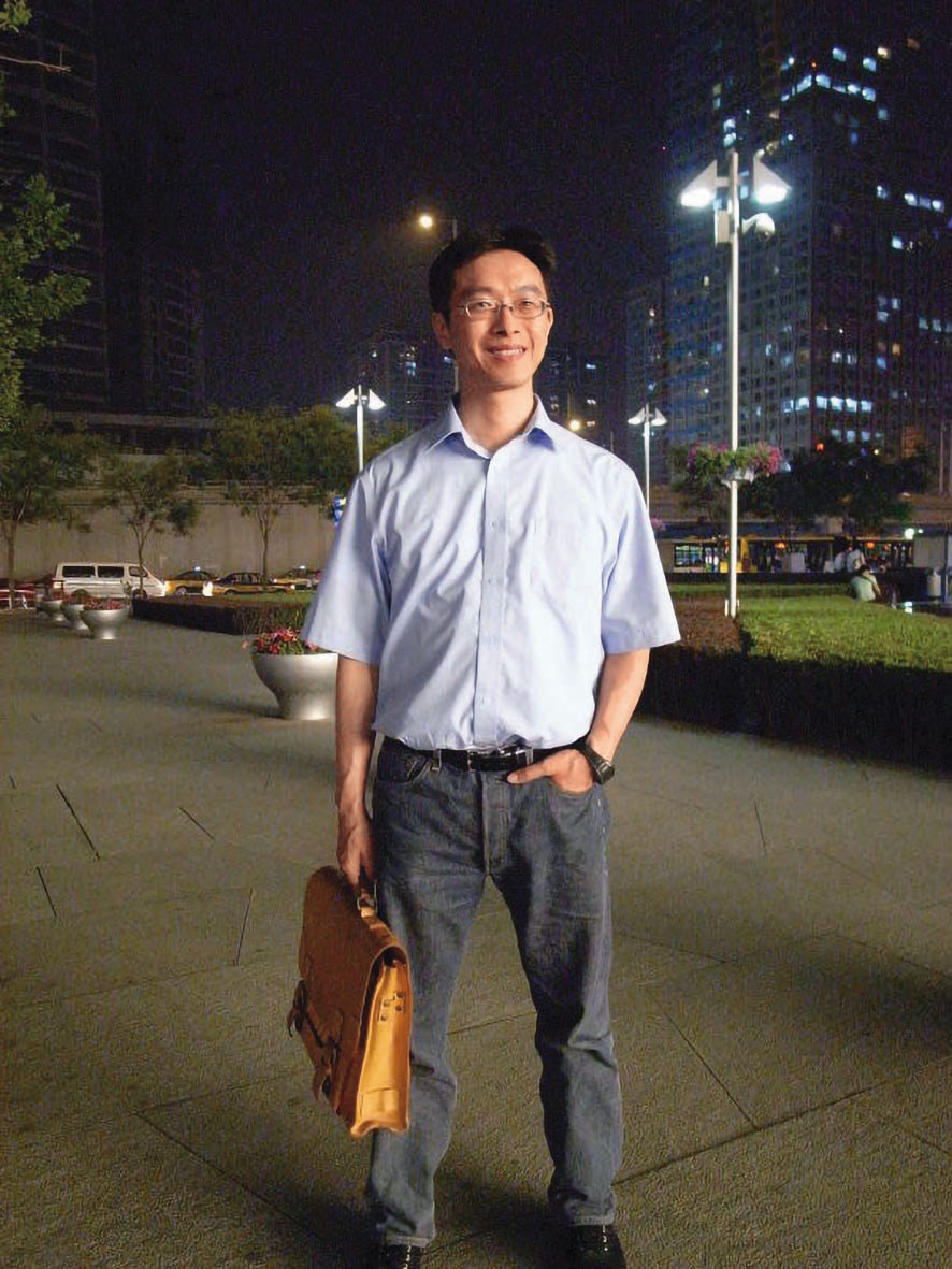 譚端攝於北京的中央商業區域。（譚端提供）