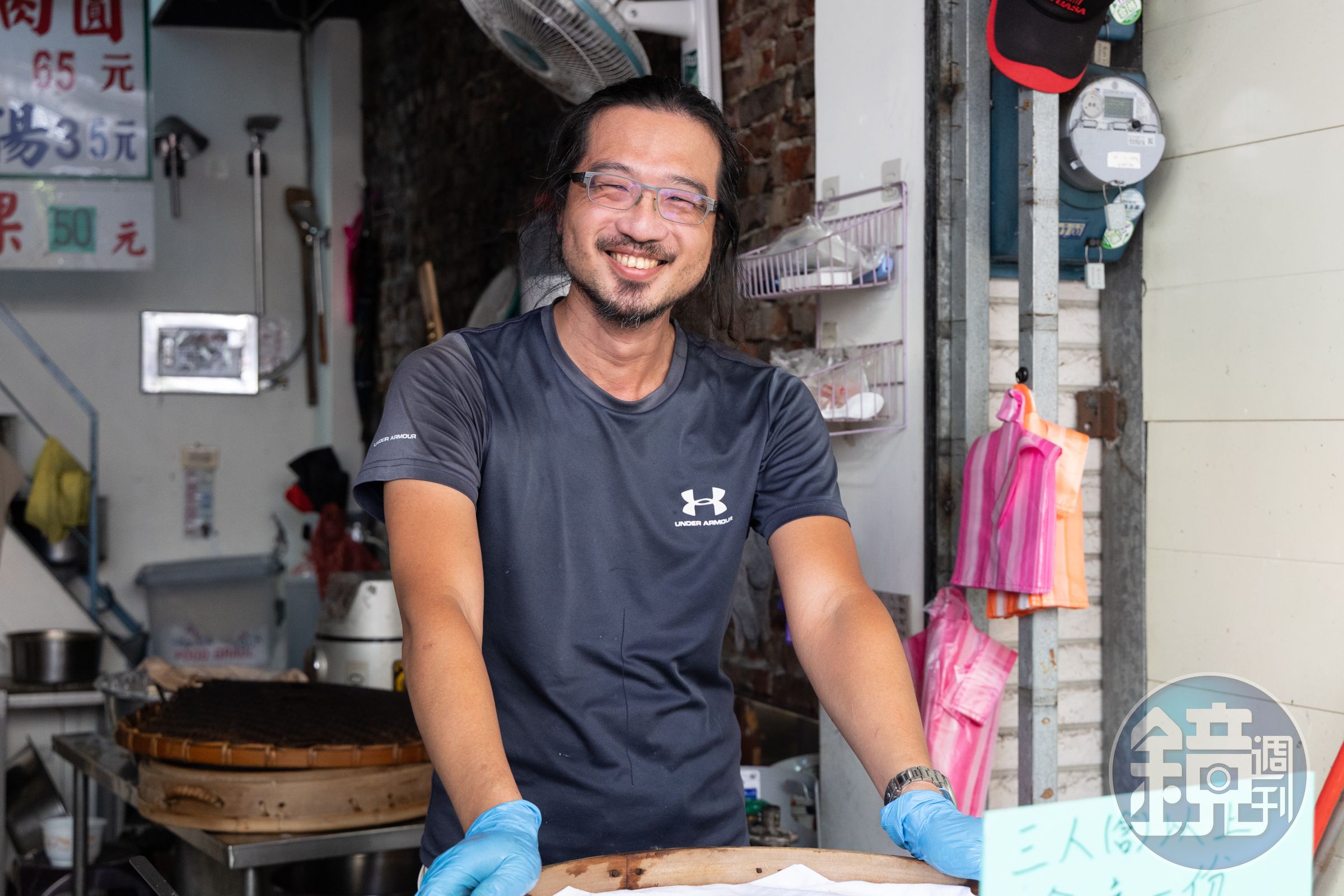 老闆葉卜榮在學校的綽號是「肉圓」,可見傳承家業的壓力早早就在肩上,但他總以輕鬆態度面對。