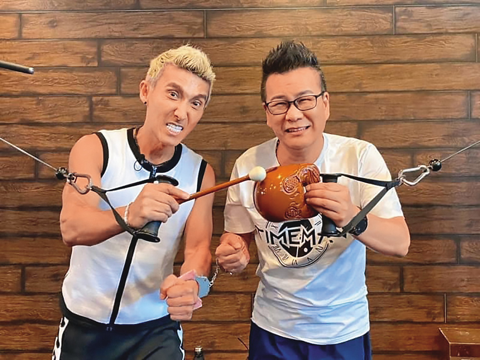 沈玉琳（右）與潘若迪（左）是多年好友，潘若迪日前透露沈玉琳「年前可以回家。」（翻攝自沈玉琳的御琳軍臉書）