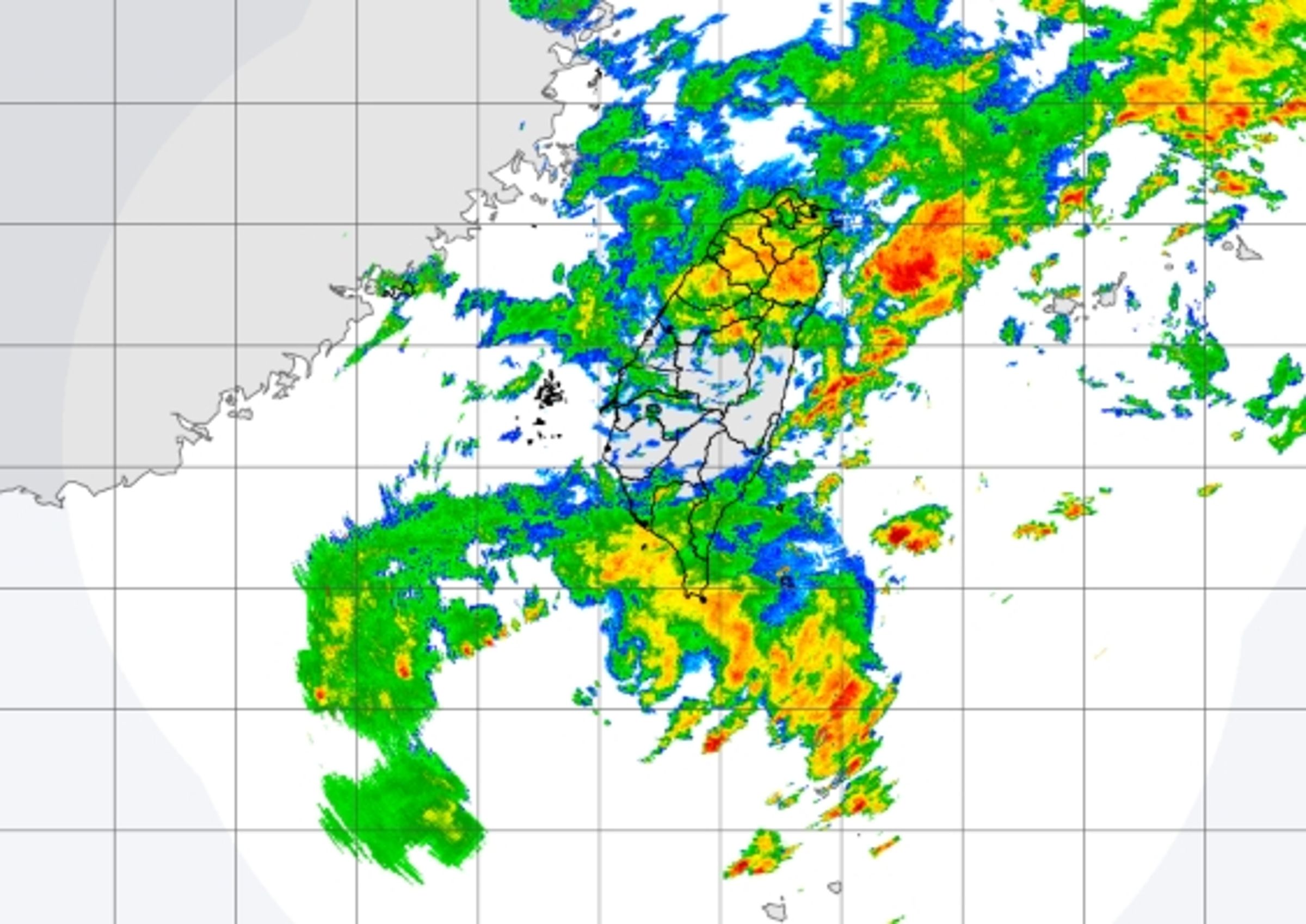 共伴效應持續發威,北台灣強降雨預計持續到週三,大豪雨擴增至北北基宜。(翻攝自中央氣象署官網)