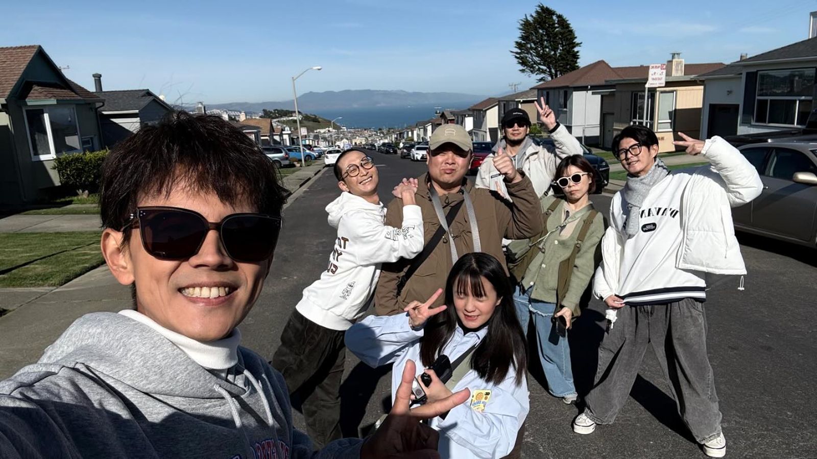 《鬧著玩》迎接6週年，今年初遠征美西出外景。（翻攝自鬧著玩臉書）