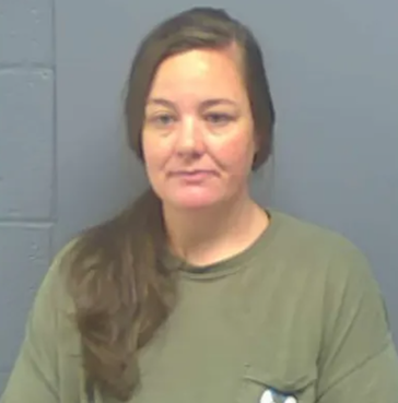 33歲女老師被控性侵等多項重罪。（翻攝自Tangipahoa Parish Sheriff's Office）
