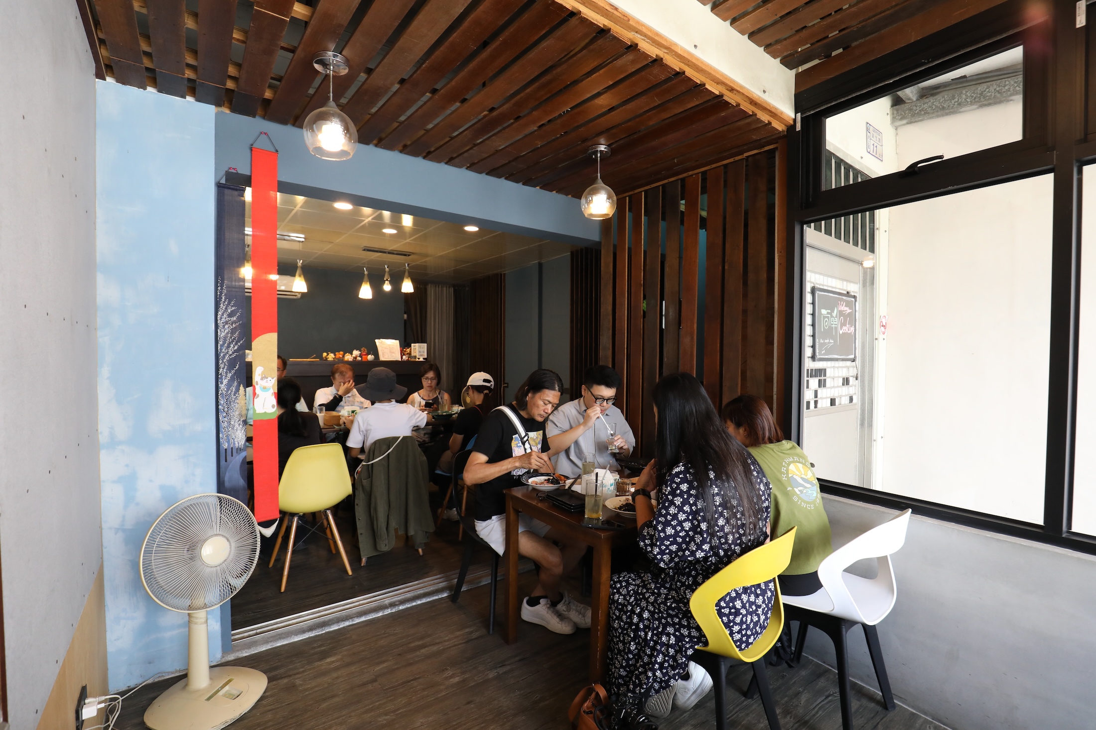 「Hai簡單料理」空間簡單舒適，不設用餐時間限制，適合看完展覽後坐下慢慢吃。