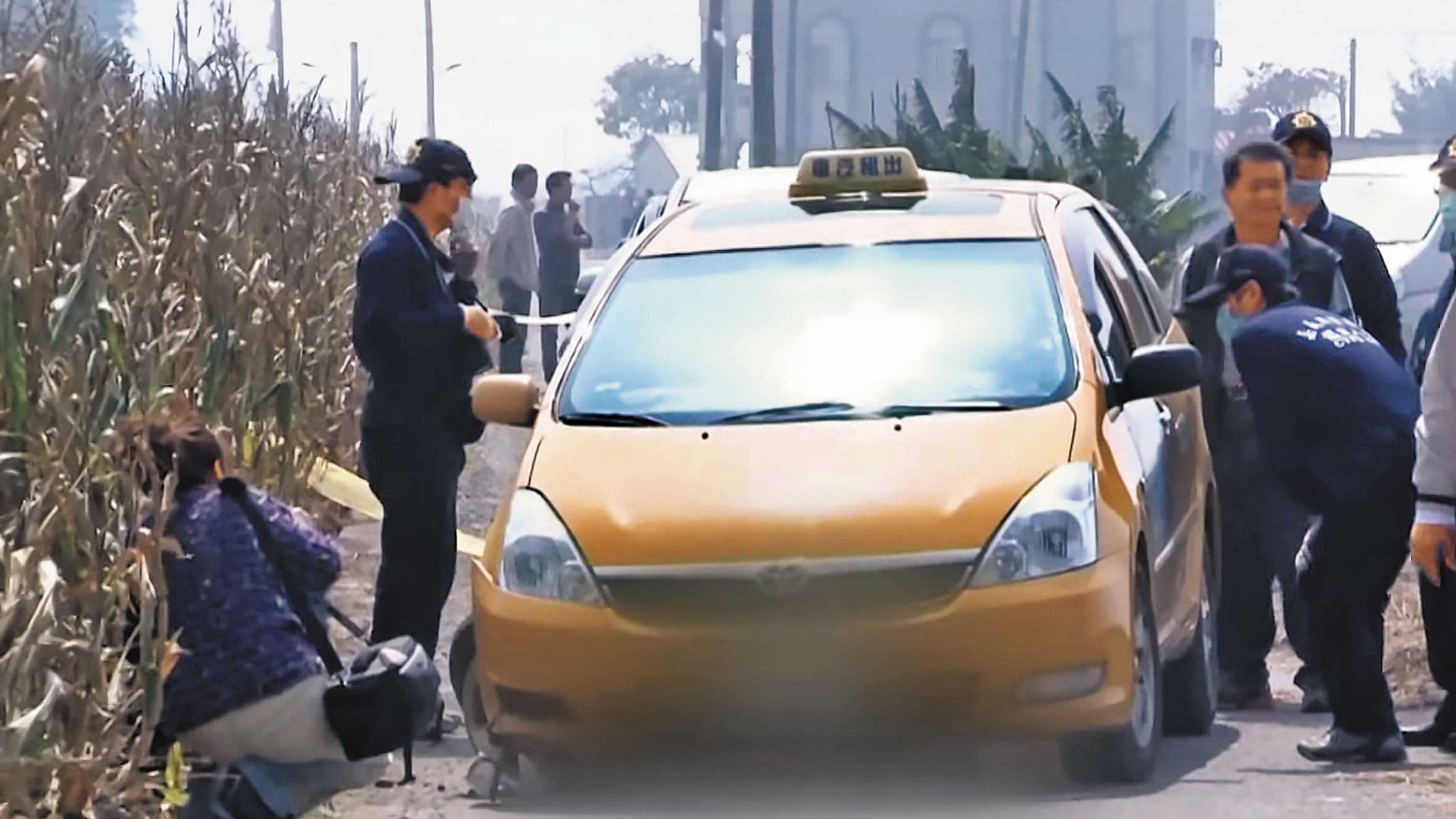 警方尋獲死者的計程車，在方向盤上採到蕭姓男子的指紋。（翻攝東森新聞）