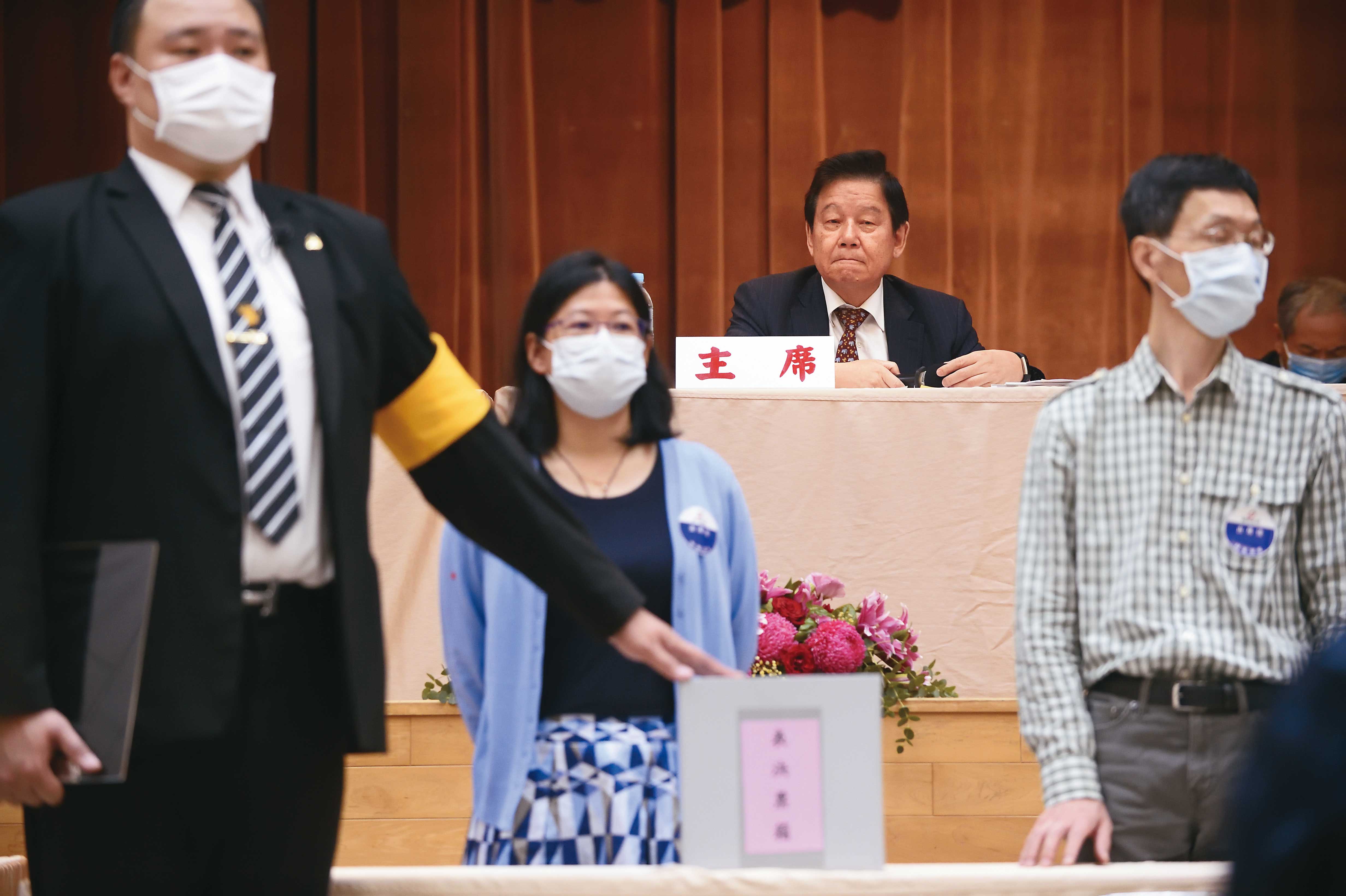2大民營大股東為國票金之爭，在股東會上出招屢見不鮮。