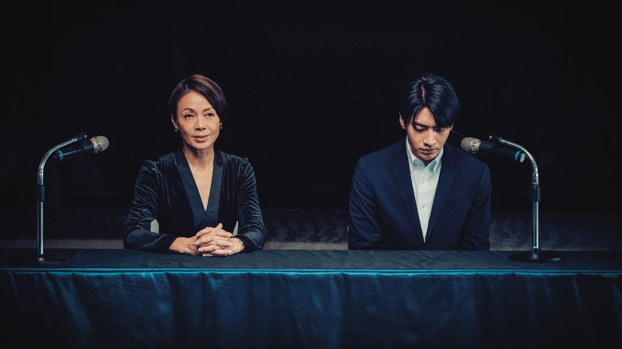 宋柏緯(右)在《死了一個娛樂女記者之後》和柯淑勤(左)有很多對手戲。(鏡文學提供)