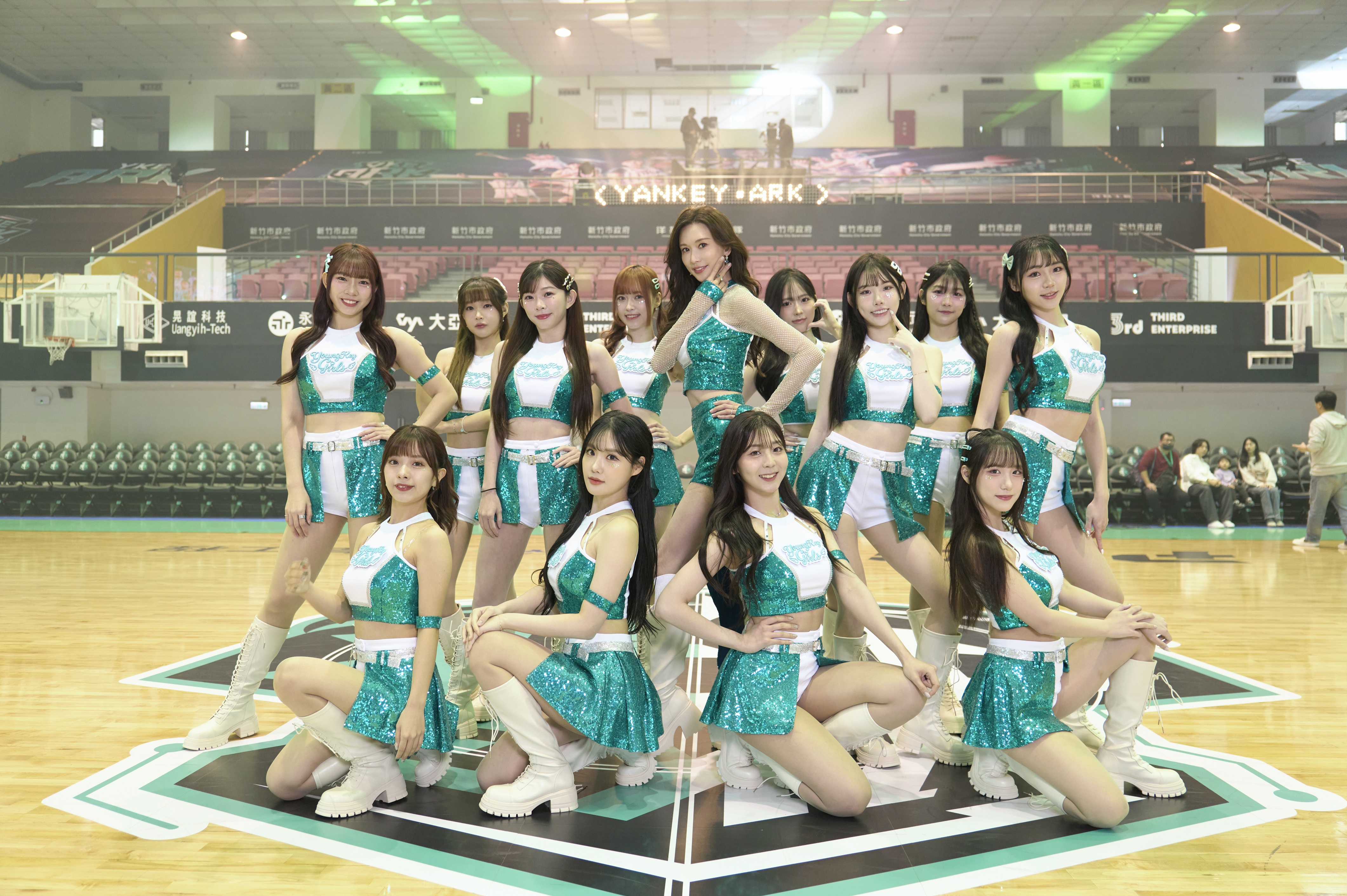 女神林志玲今日擔任PLG洋基工程的嘉賓，她換上啦啦隊服與「洋基女孩」大跳啦啦舞，驚豔全場。（林志玲工作室提供）