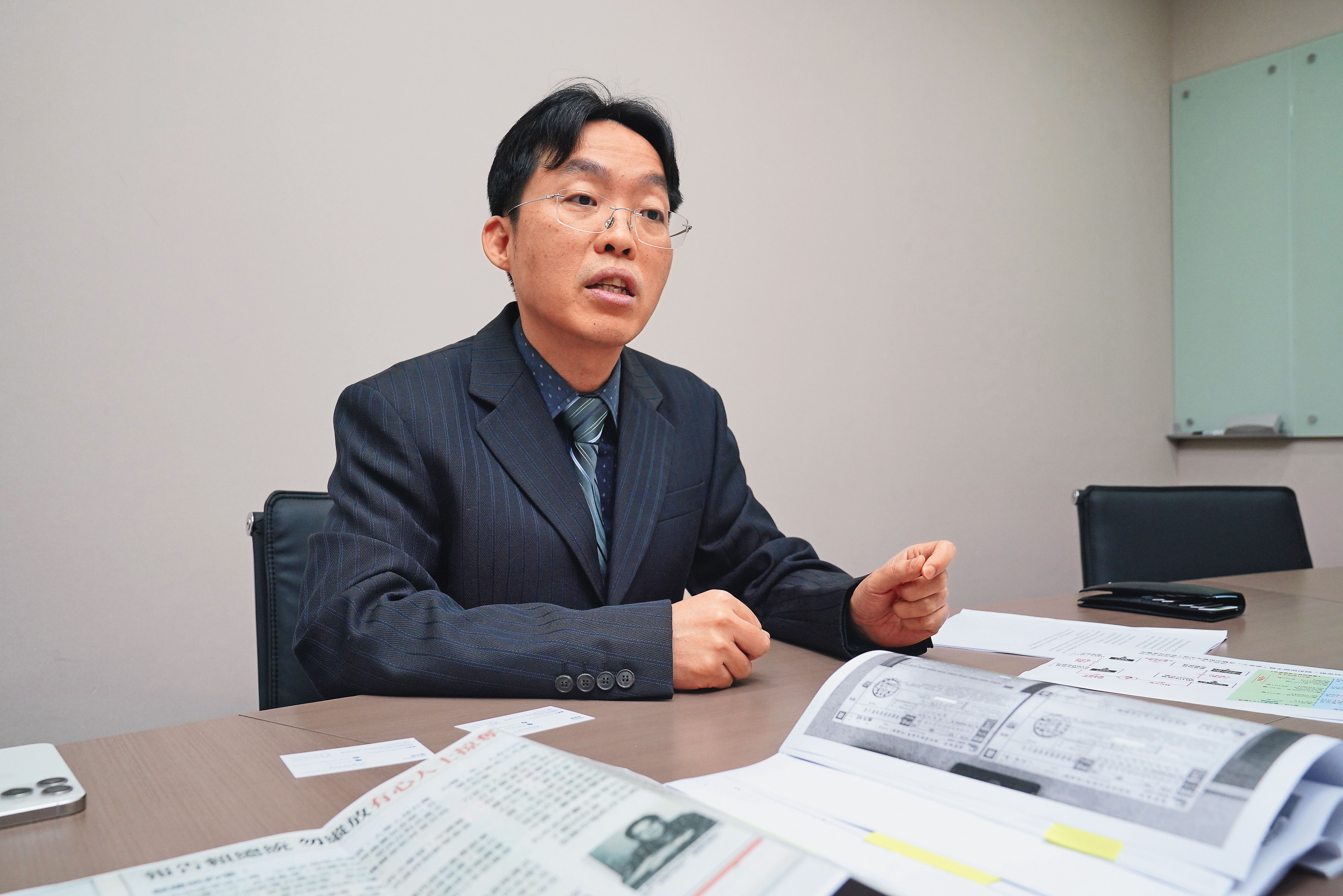 郭明昌去年底取得新華富泰經營權，但與舊團隊爆發許多糾紛。