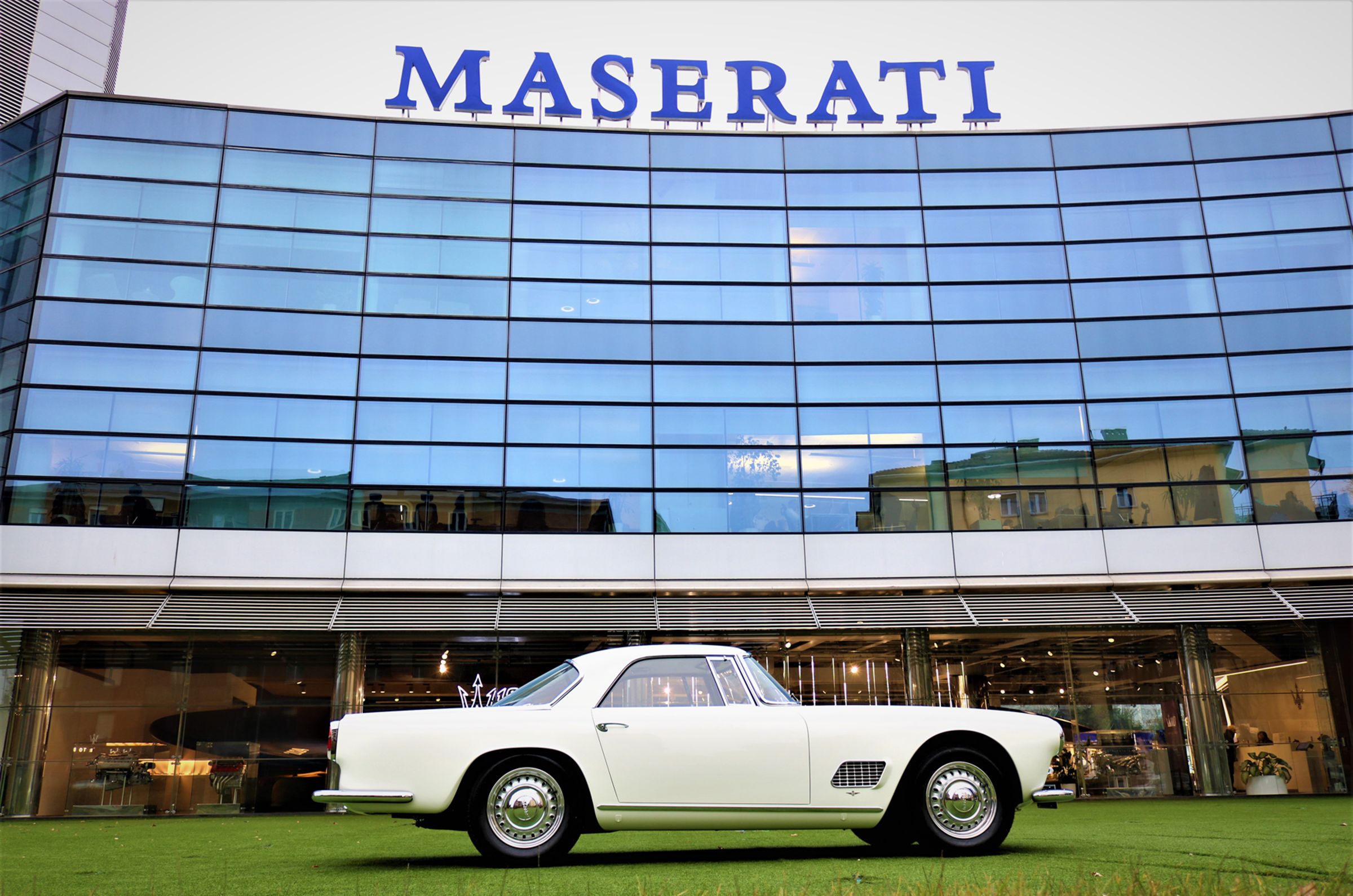 Maserati 典藏車款 3500GT 完美修復 閃耀巴黎古董車車展