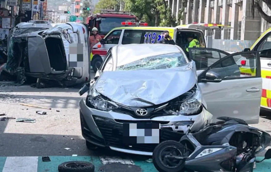 新竹一名79歲退休老師疑因超車失控，撞死一名女性機車騎士卻拒絕道歉。（翻攝新竹人新竹事臉書）