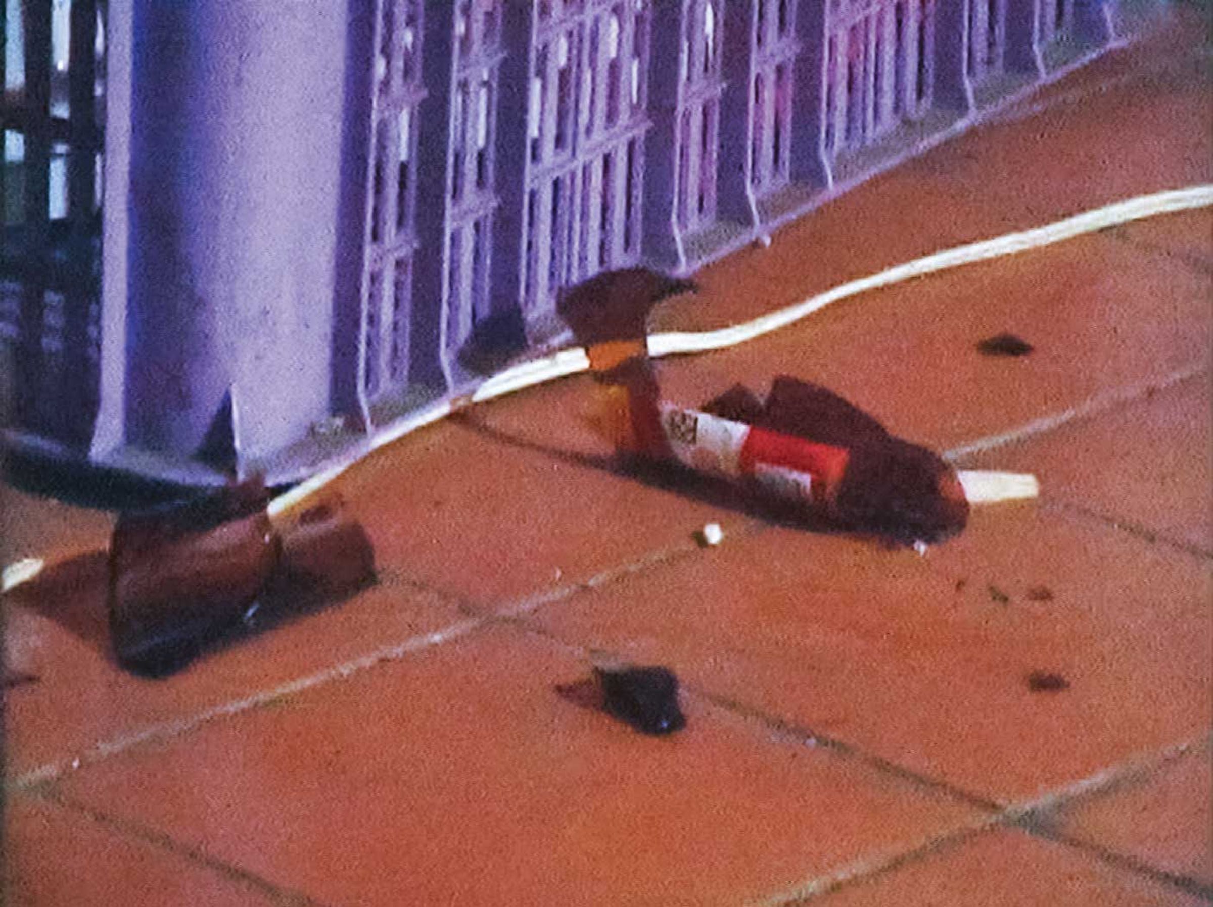 李月桂先用電鍋猛砸丈夫,之後又拿酒瓶(圖)繼續砸。(東森新聞提供)