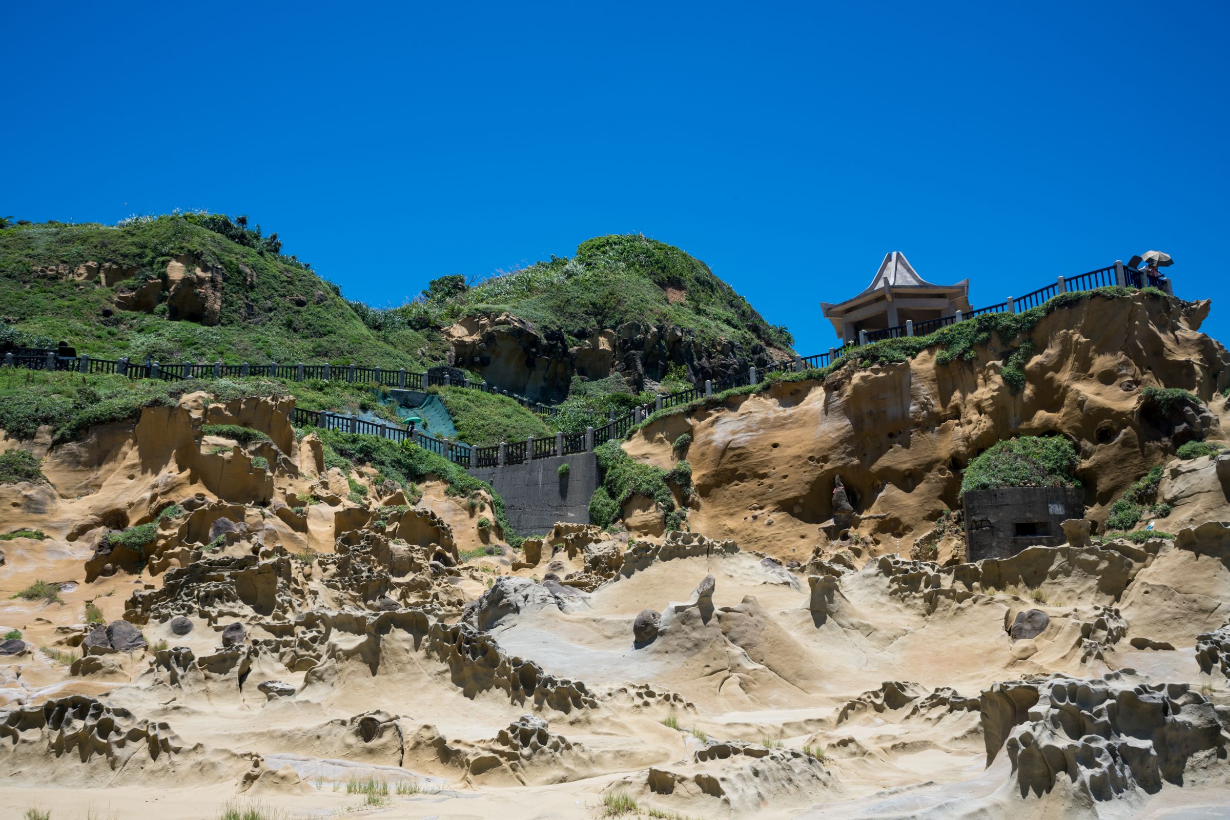 和平島地質公園,以奇岩海景與海洋生態聞名,400年大航海歷史,堆疊出深厚且多元的人文軌跡。
